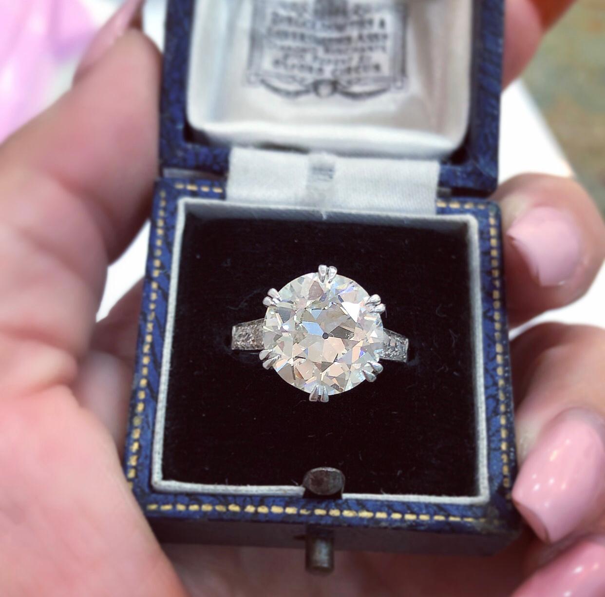 Bague de fiançailles solitaire Art déco en diamants de 5,28 carats, c. 1920 en vente 1