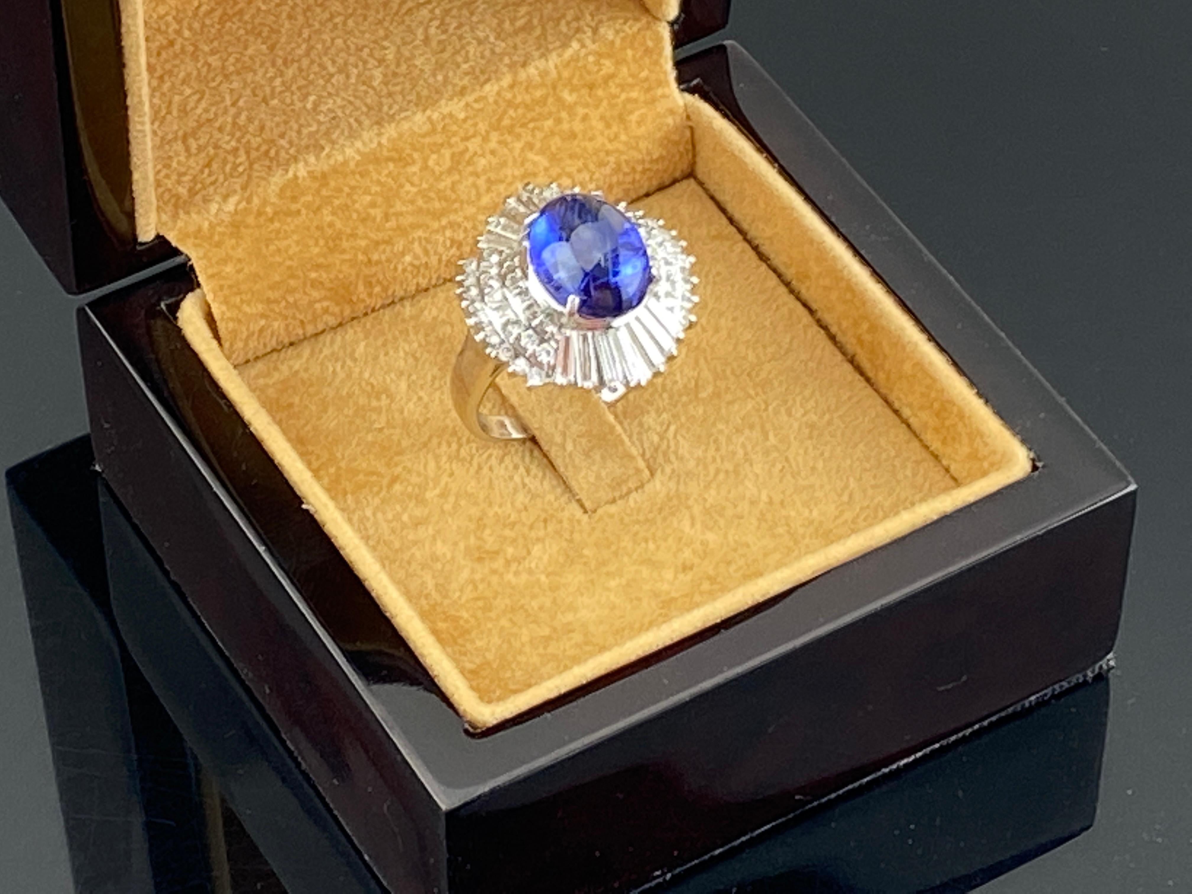 Bague de fiançailles Art déco en platine avec tanzanite cabochon de 5,63 carats et diamants en vente 1