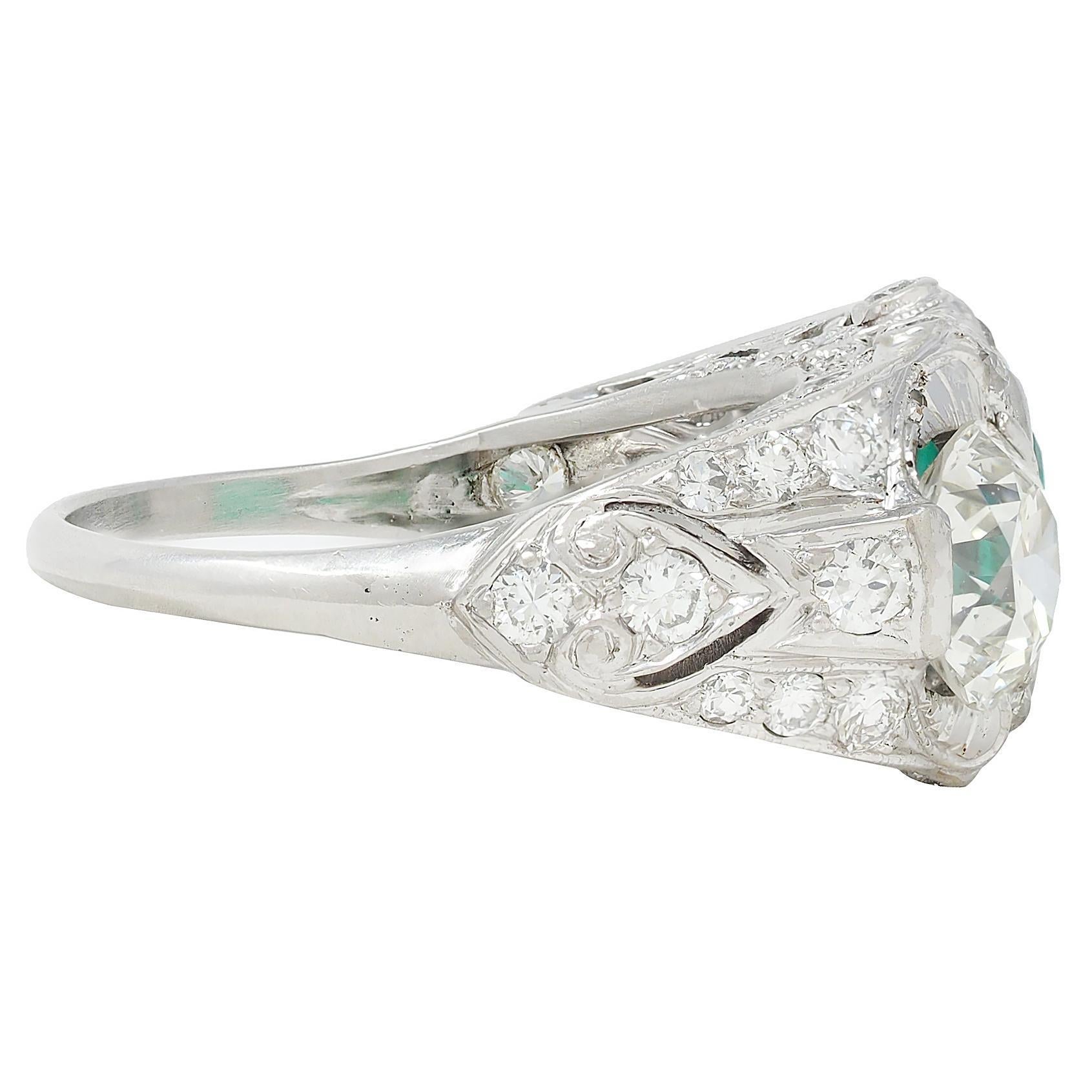 Taglio smeraldo Anello vintage in platino con diamante smeraldo colombiano da 5,65 CTW Art of Vintage in vendita