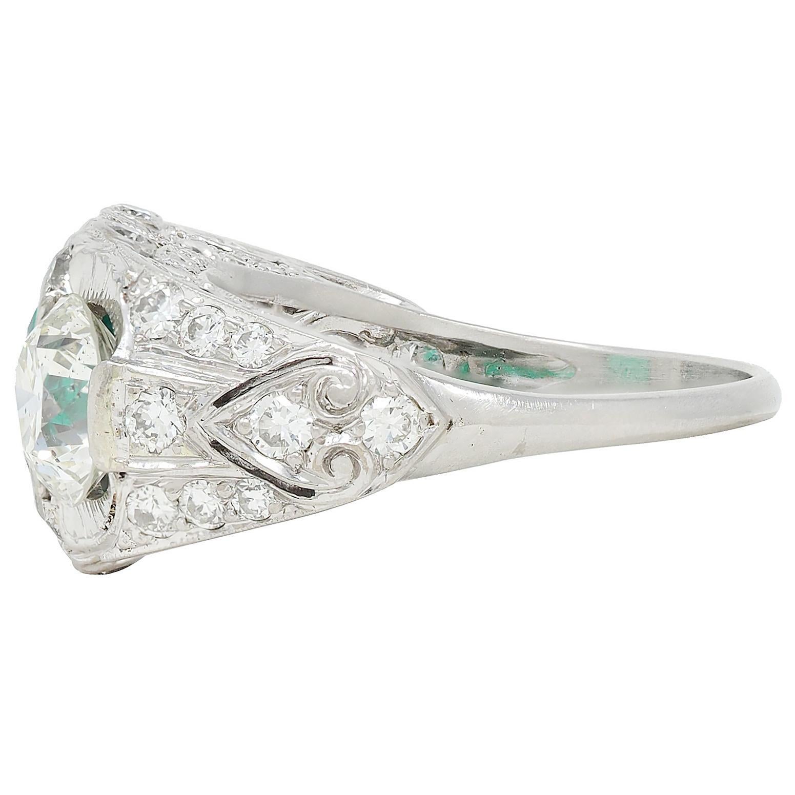 Donna Anello vintage in platino con diamante smeraldo colombiano da 5,65 CTW Art of Vintage in vendita