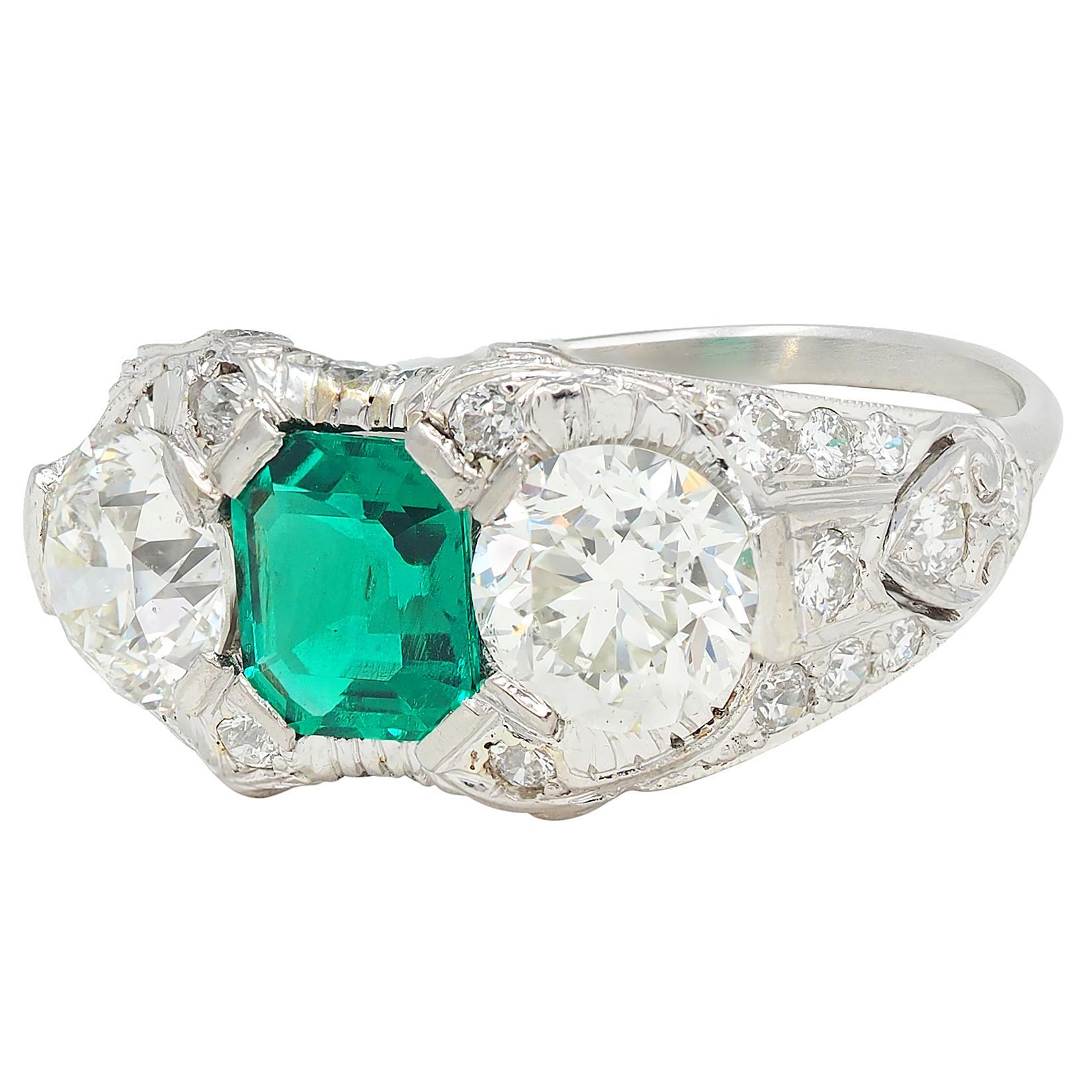 Anello vintage in platino con diamante smeraldo colombiano da 5,65 CTW Art of Vintage in vendita 1