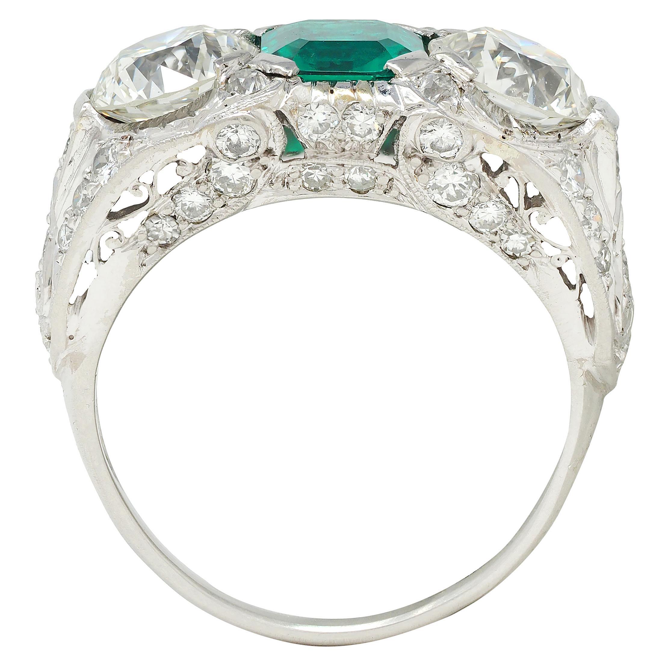 Anello vintage in platino con diamante smeraldo colombiano da 5,65 CTW Art of Vintage in vendita 3