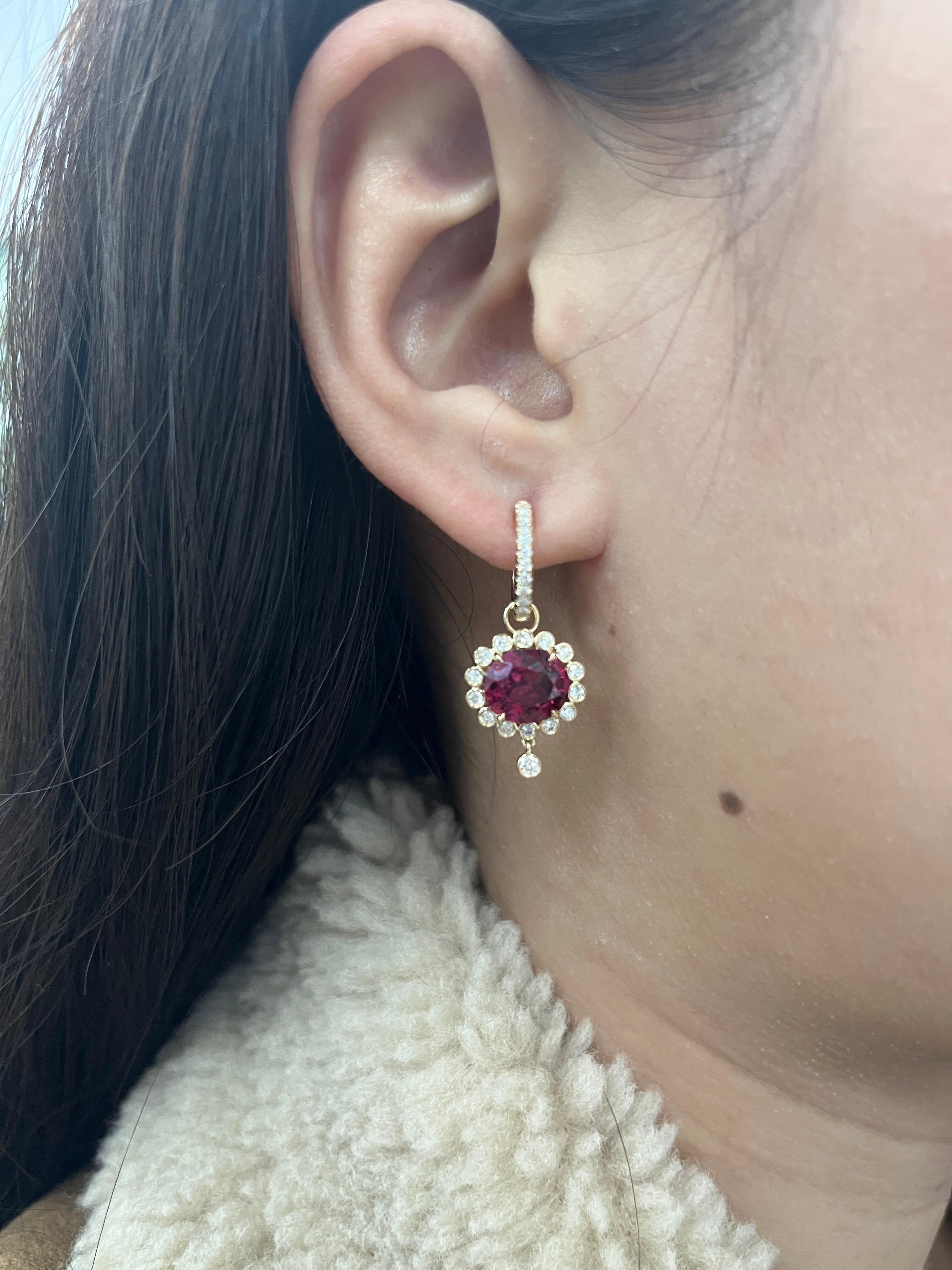 Women's Art Deco 5.68Ct Garnet Diamond Earrings in 14 Karat Yellow Gold For Sale