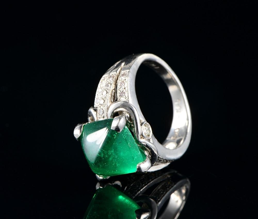 Women's Art Deco 5.95 Ct  Solitaire Colombian Emerald Diamond Platinum Ring For Sale