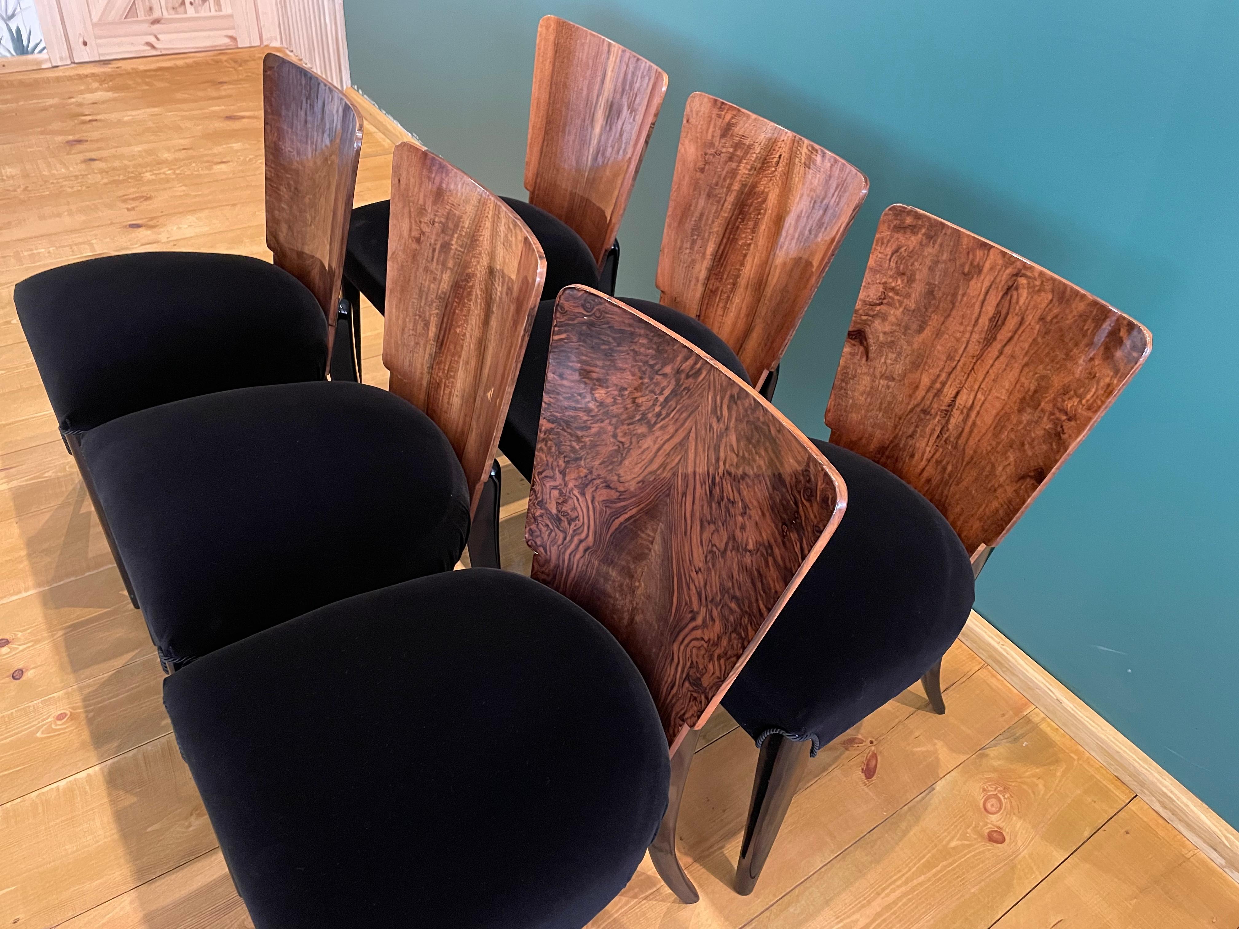 Noyer 6 chaises Art Déco J. Halabala en vente