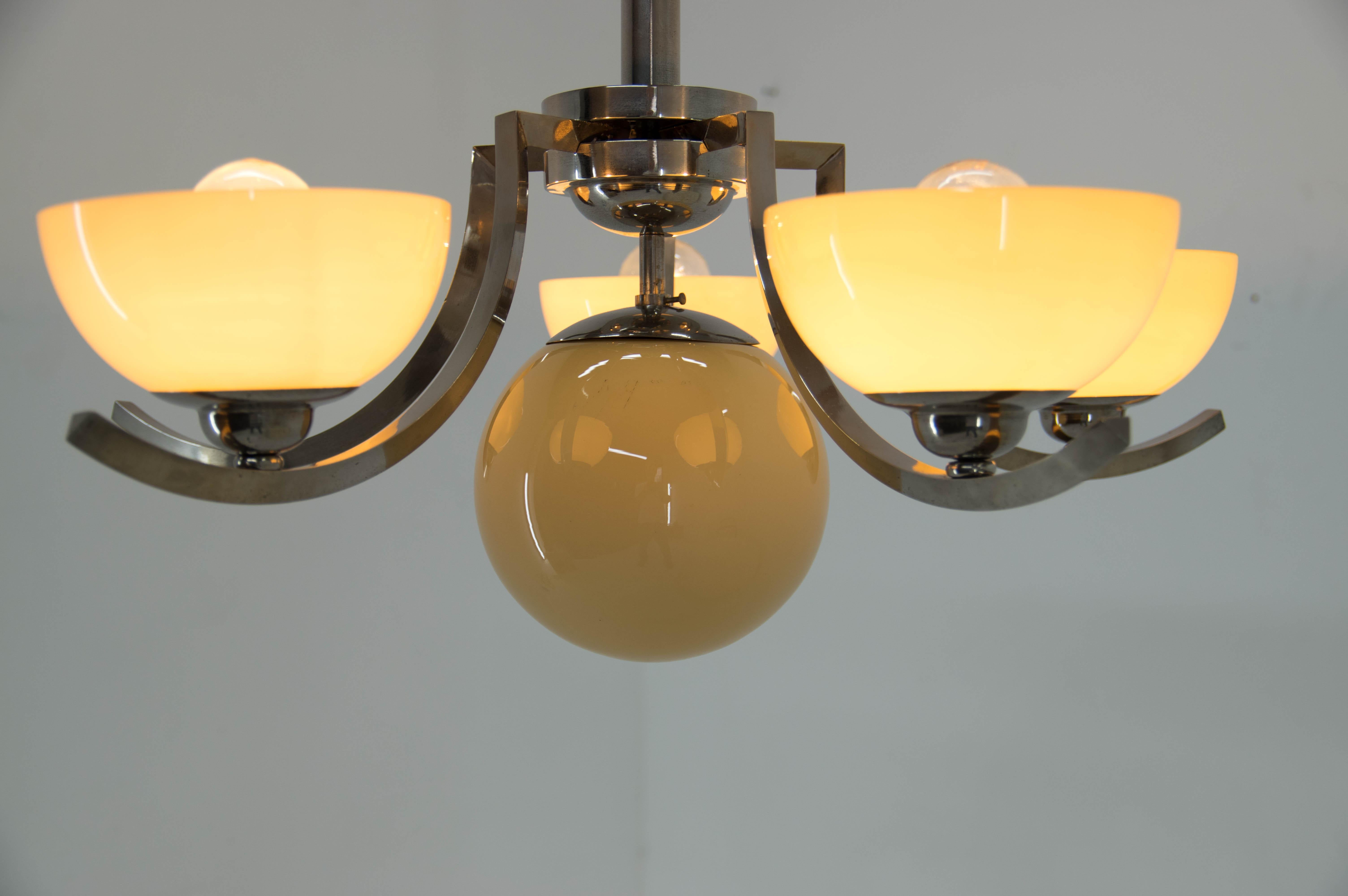 Lustre Art Déco à 6 feux en nickel nickelé, années 1930, restauré en vente 7
