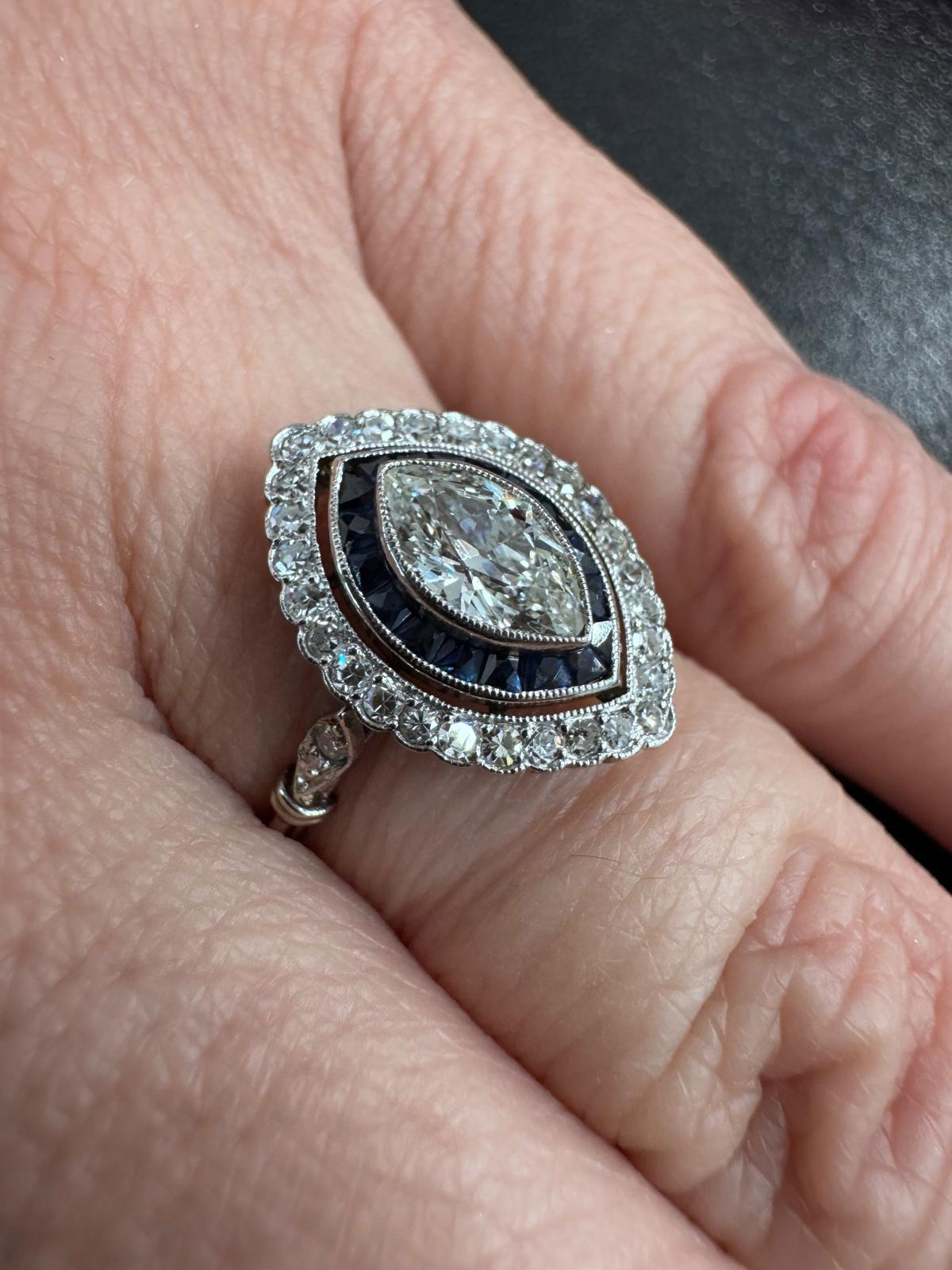 Anello Art Deco con diamante e zaffiro taglio marquise da 0,60 carati in vendita 1