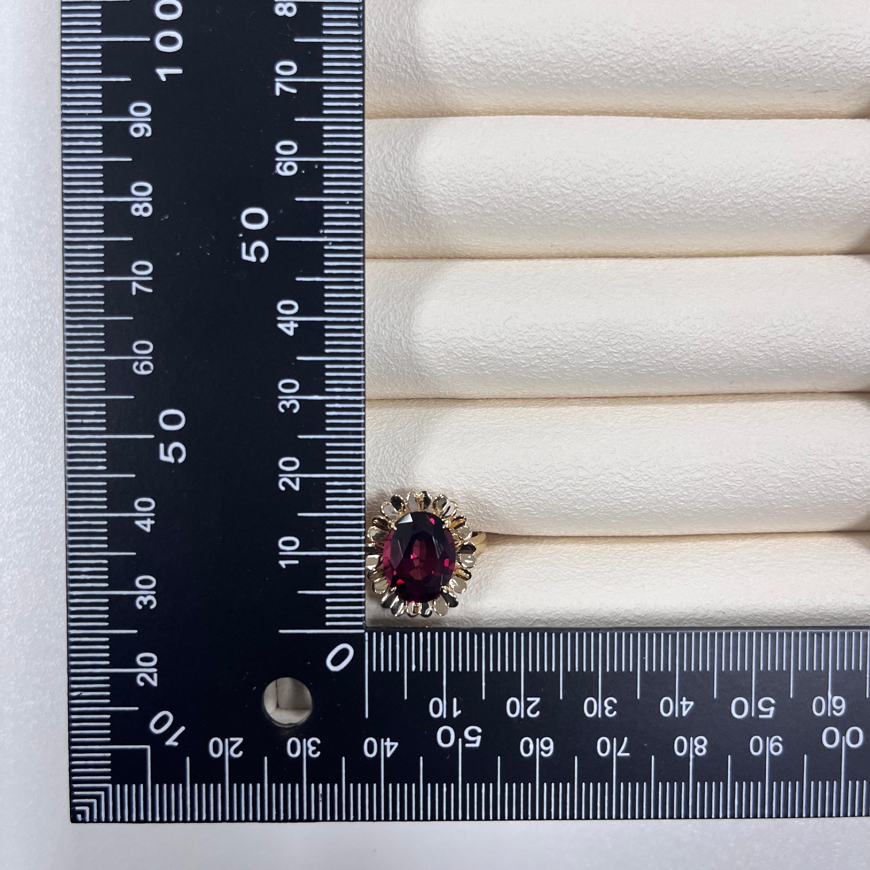 Taille radiant Bague cocktail Art déco en or jaune 14 carats avec fleurs modelées en grenat 6,11 carats en vente