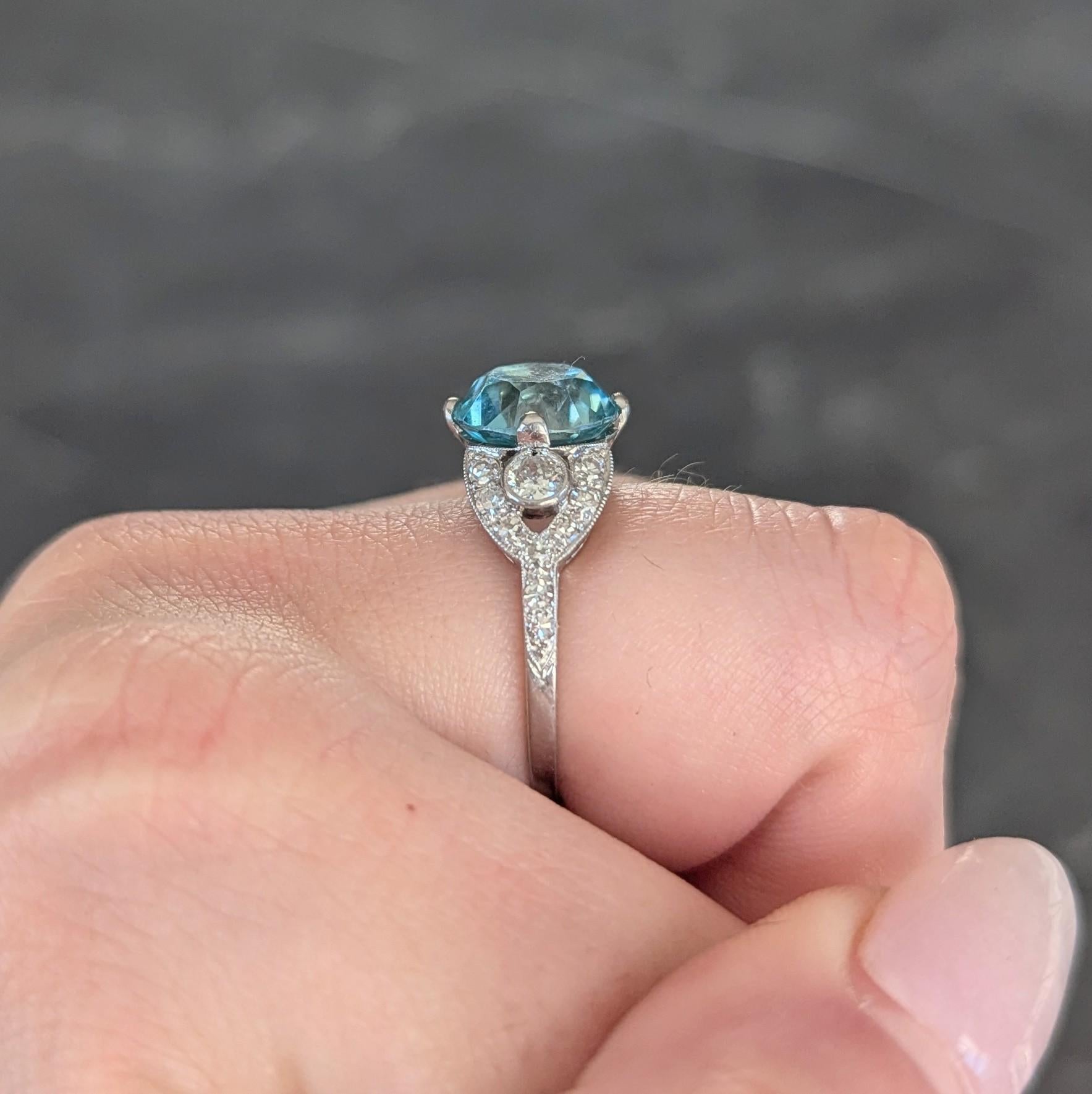 Art Deco 6.35 CTW Zircon Diamond Platinum Vintage Cocktail Ring For Sale 6