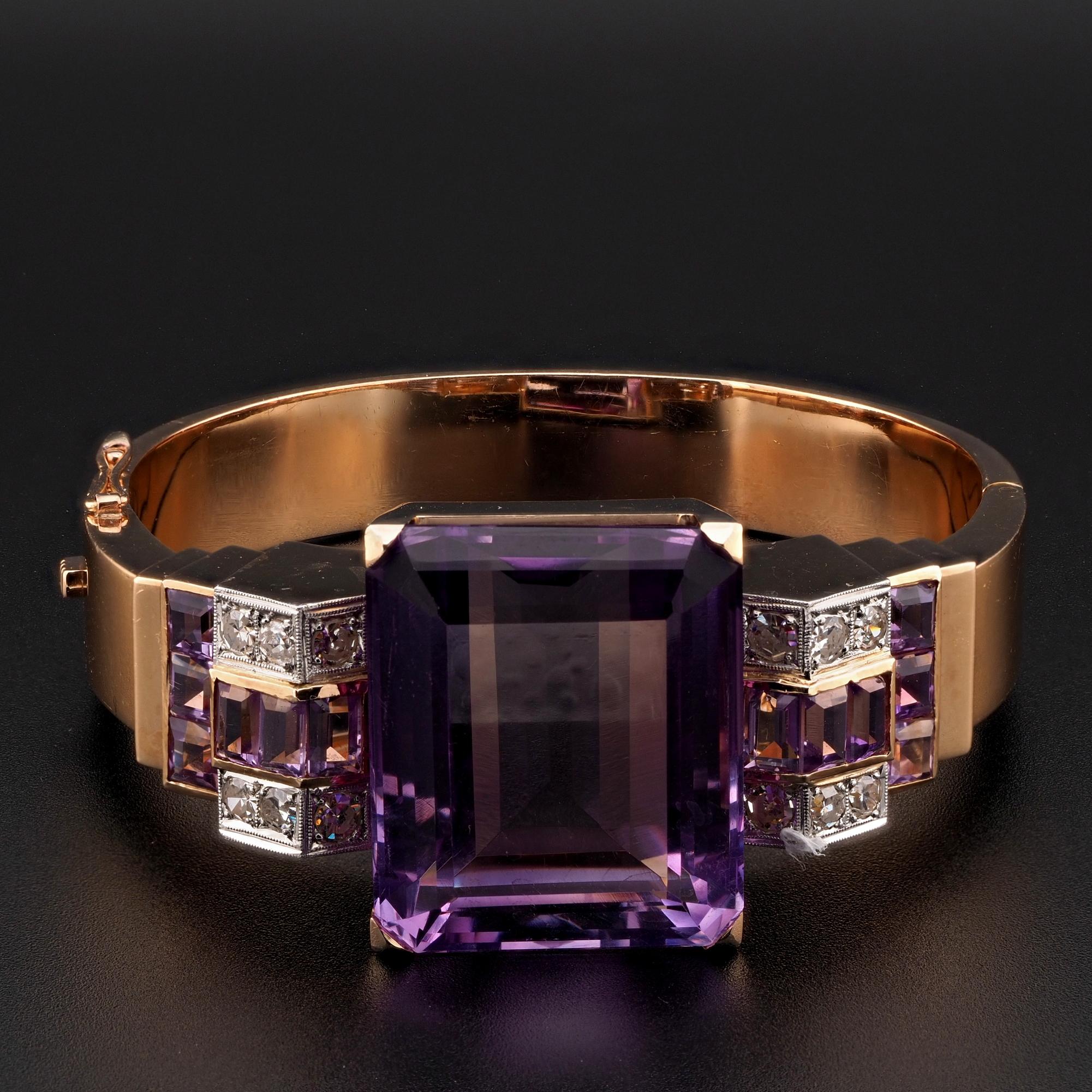 Statement Bangle
This absolutely stunning antique bangle is 1930/35 ca.
Hand crafted as unique, no other one like this one, done of solid 18 KT gold quite rosè colour and Platinum
It is beautifully designed in a strong Deco character upon the centre