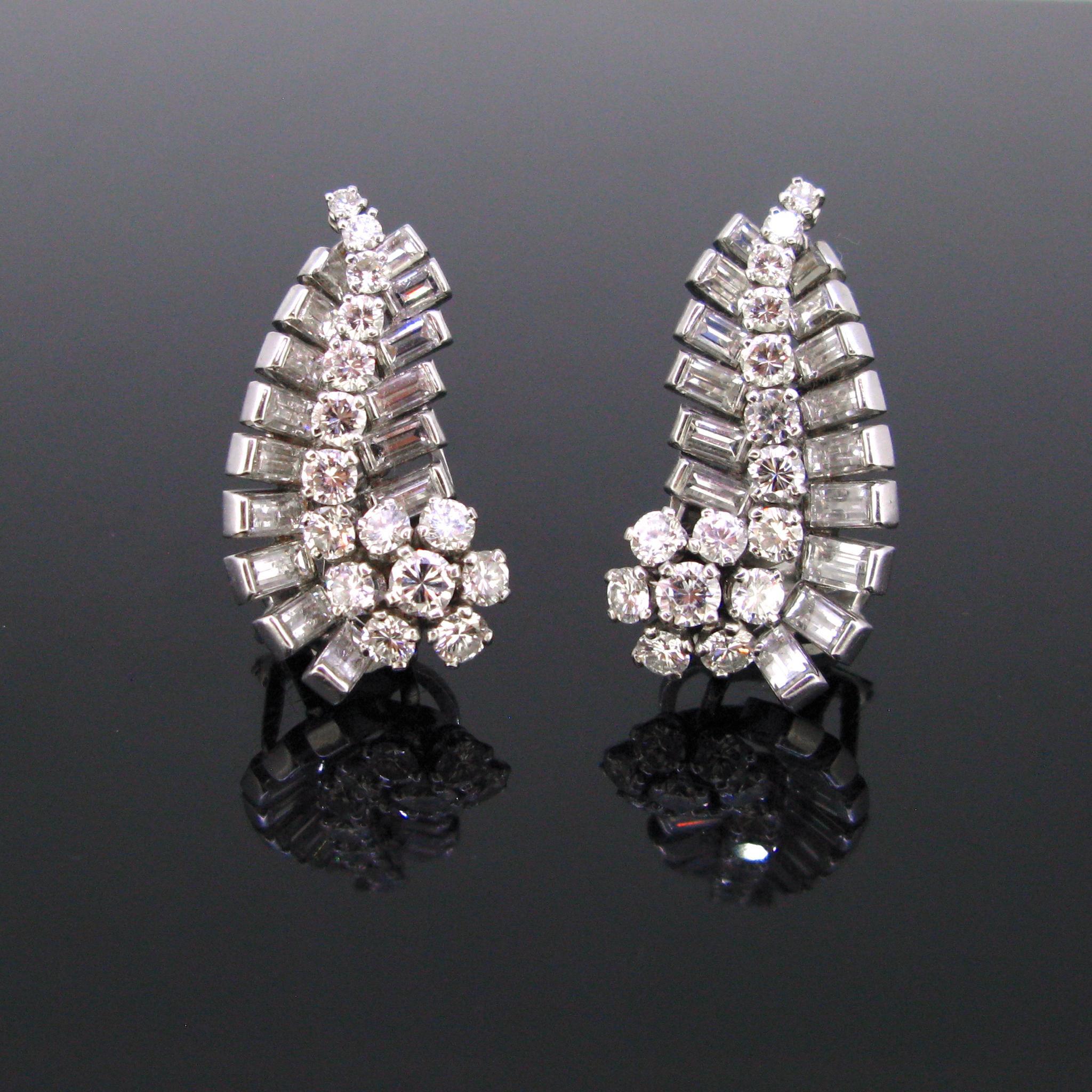Art Deco 6 Carat Diamonds Earrings Clips, 18 Karat Gold and Platinum, France In Good Condition In London, GB