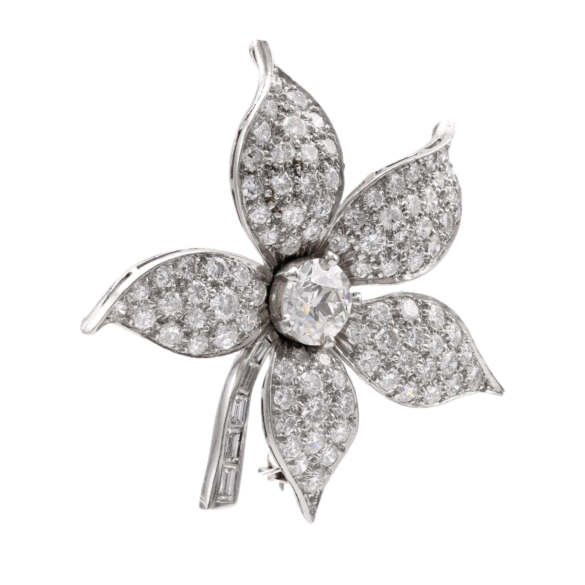 Art Deco 7 Karat Gesamtgewicht Diamant Platin Floral Brosche (Art déco)