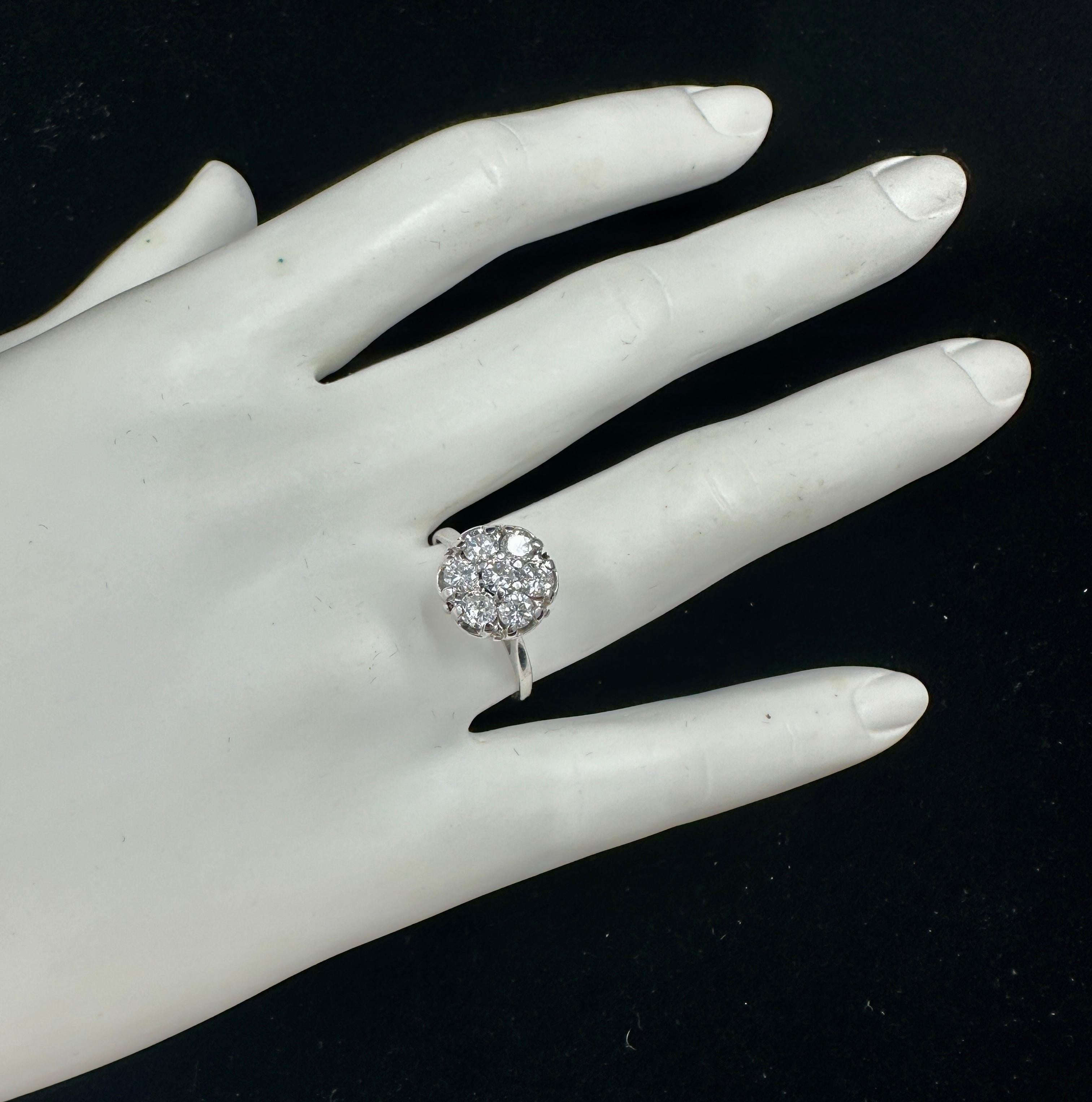 Art Deco 7 Diamant 14 Karat Weißgold Ring Hochzeit Verlobung Cluster Cocktail (Rundschliff) im Angebot