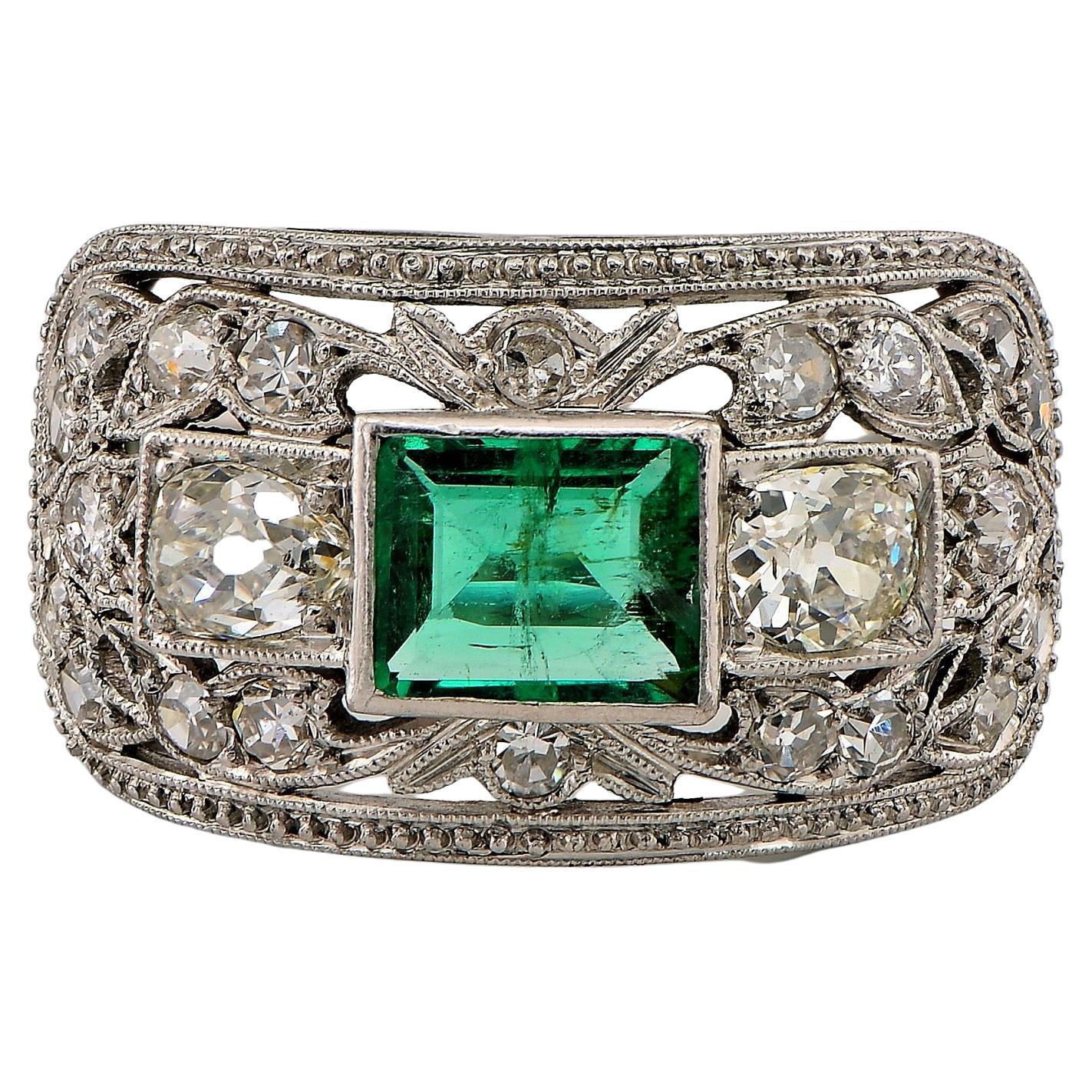 Art Deco .70 Karat kolumbianischer Smaragd . 75 Karat. Platinring mit Diamanten