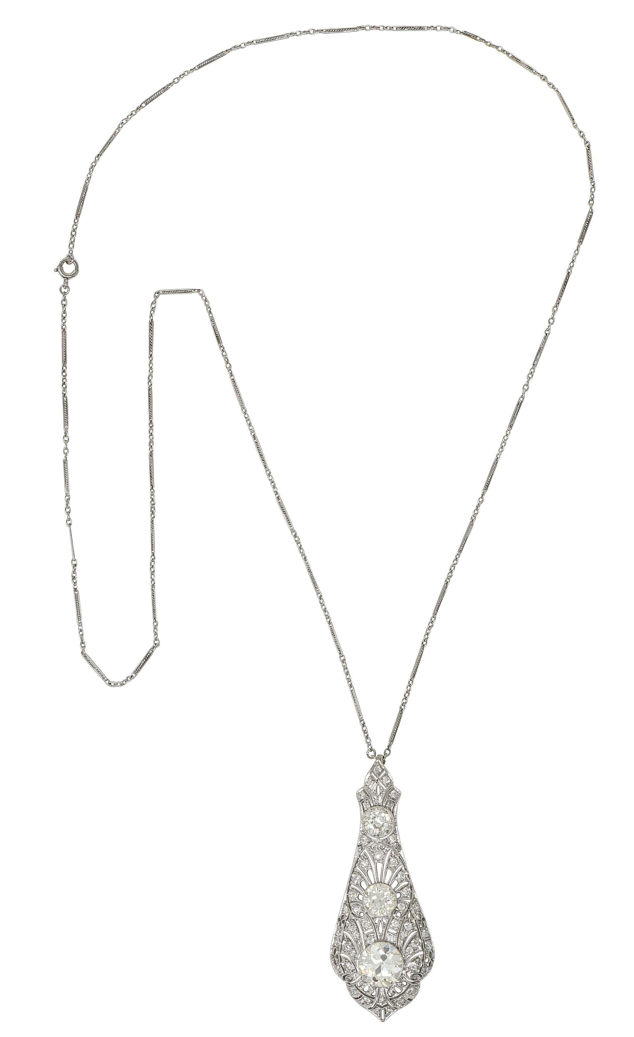 Art Déco Collana con ciondolo a ventaglio in platino con diamante da 7,40 CTW Art Deco in vendita