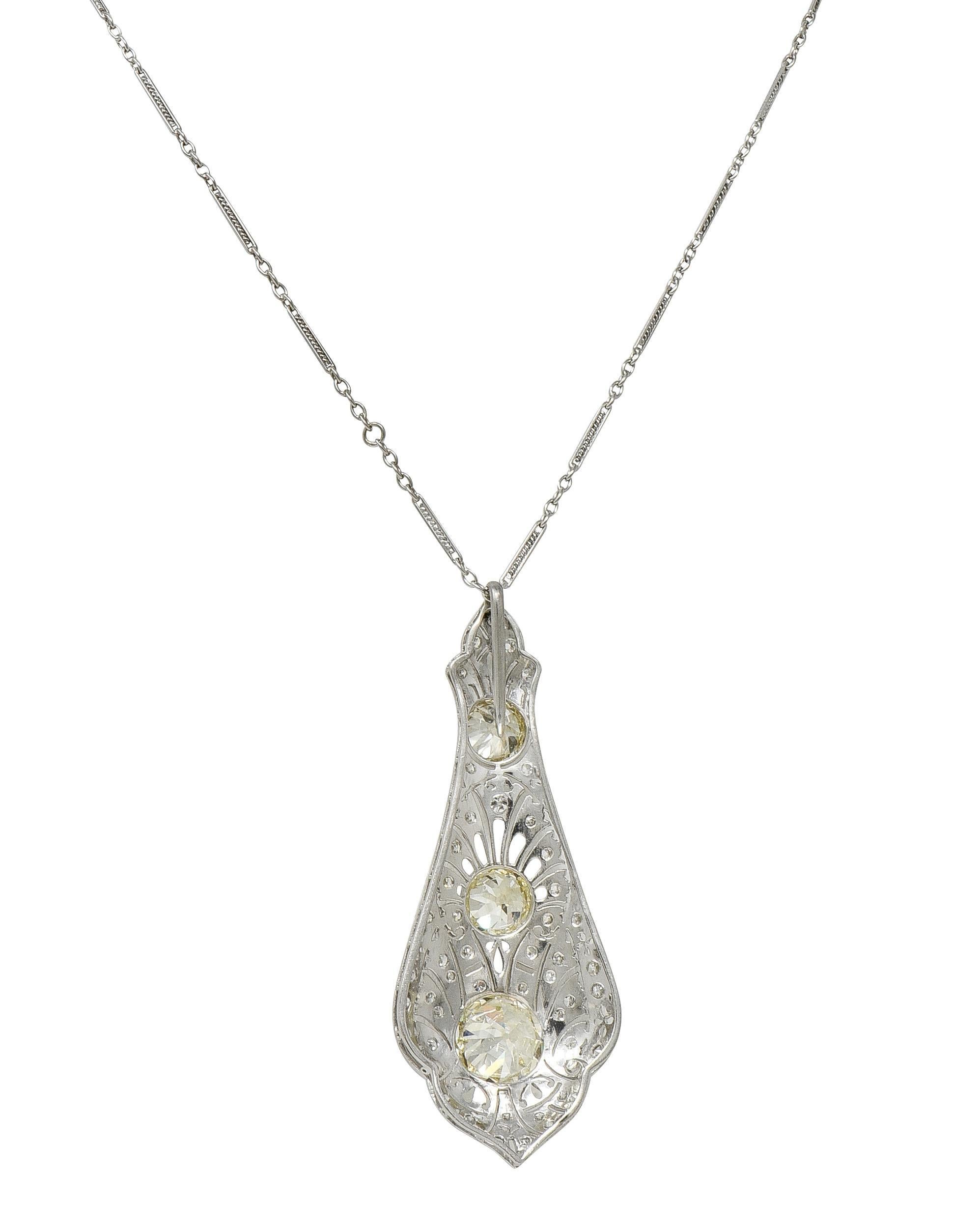 Collana con ciondolo a ventaglio in platino con diamante da 7,40 CTW Art Deco In condizioni ottime in vendita a Philadelphia, PA