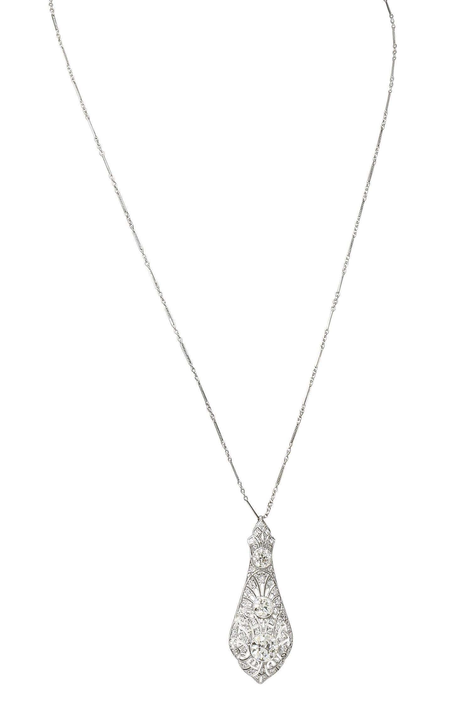 Collana con ciondolo a ventaglio in platino con diamante da 7,40 CTW Art Deco in vendita 2