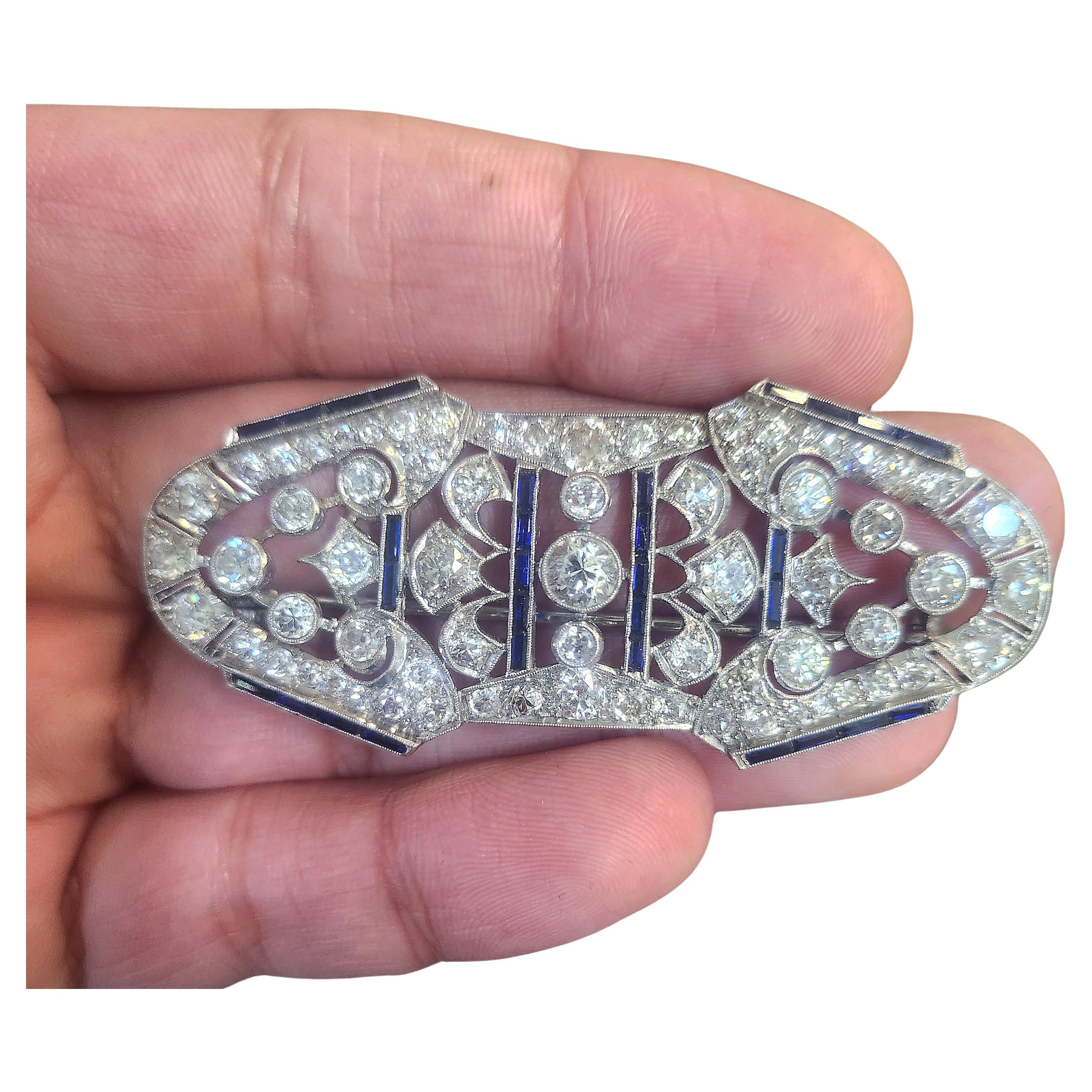 Art deco era 1920s large platinum brooch with an estimate weight of old european cut diamonds 7.5 carats H color vs/si clearity and total platinum weight of 23 grams dates back to europe 1920s