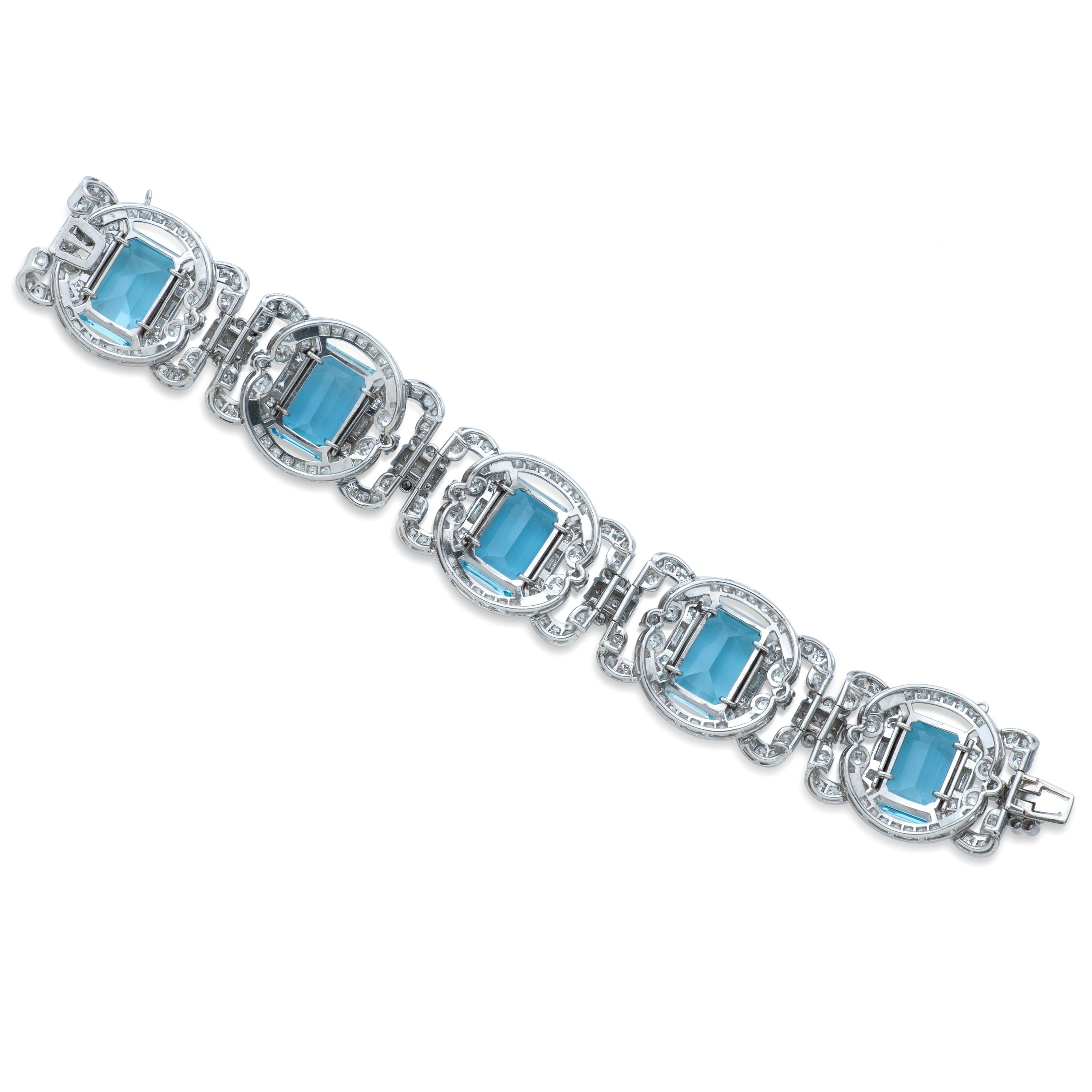Art Deco 75.91 Carat Aquamarine and 10.00 Carat Diamond Platinum Link Bracelet In Good Condition In Philadelphia, PA