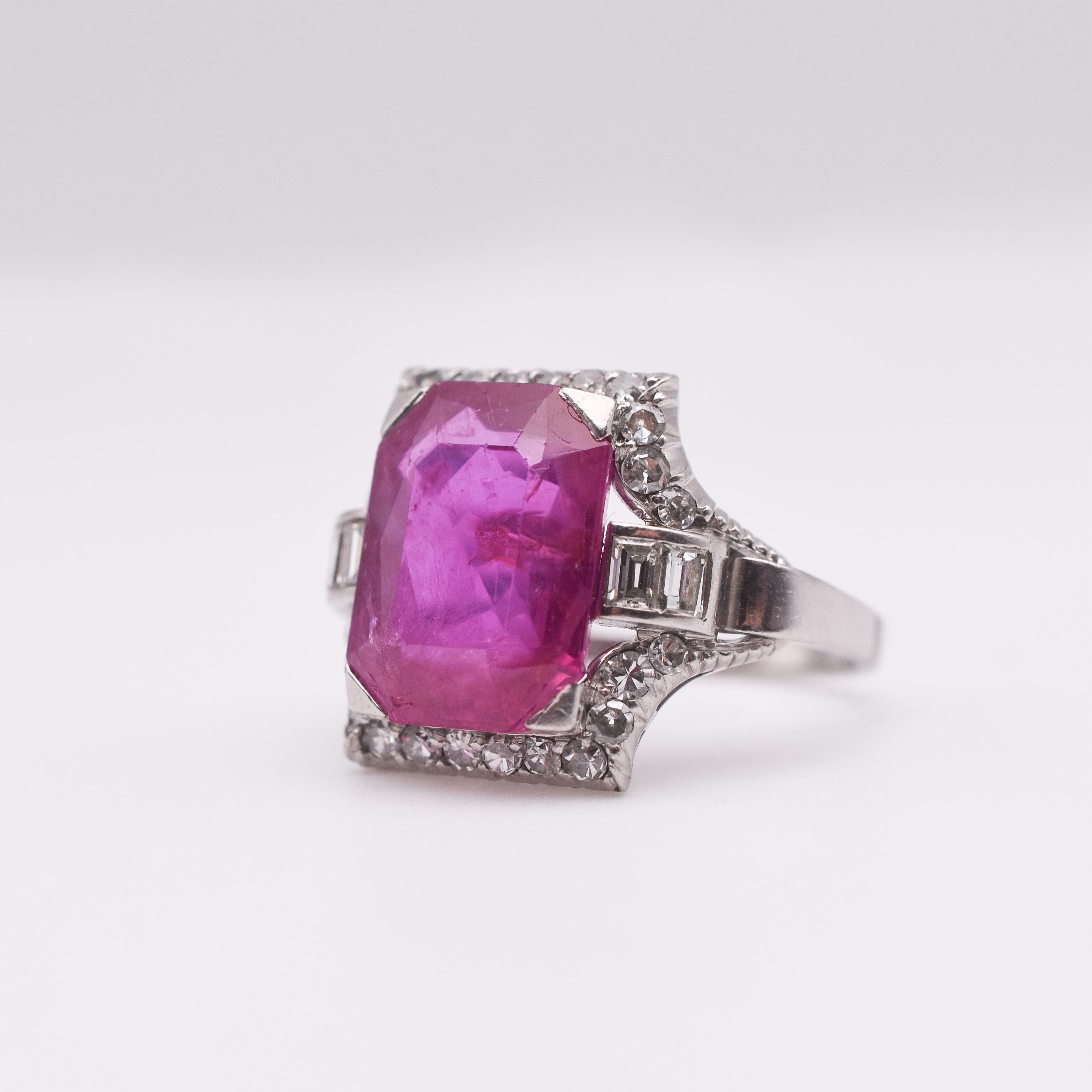 Art Deco 7.60ct Burma No Heat Ruby and Diamond Ring mounted on Platinum In Excellent Condition For Sale In New York, NY