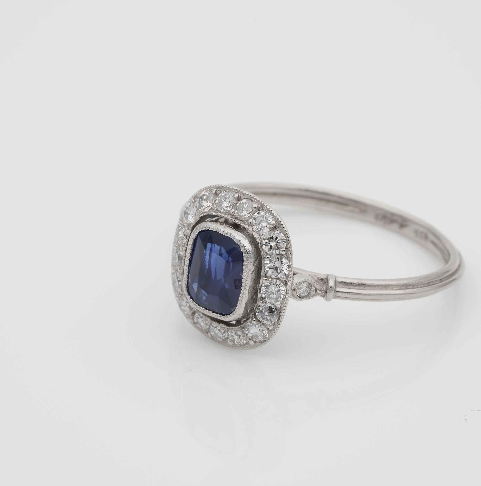 Art Deco .77 Ct Natural No Heat Ceylon Sapphire .55 Carat Diamond Platinum Ring In Good Condition For Sale In Napoli, IT