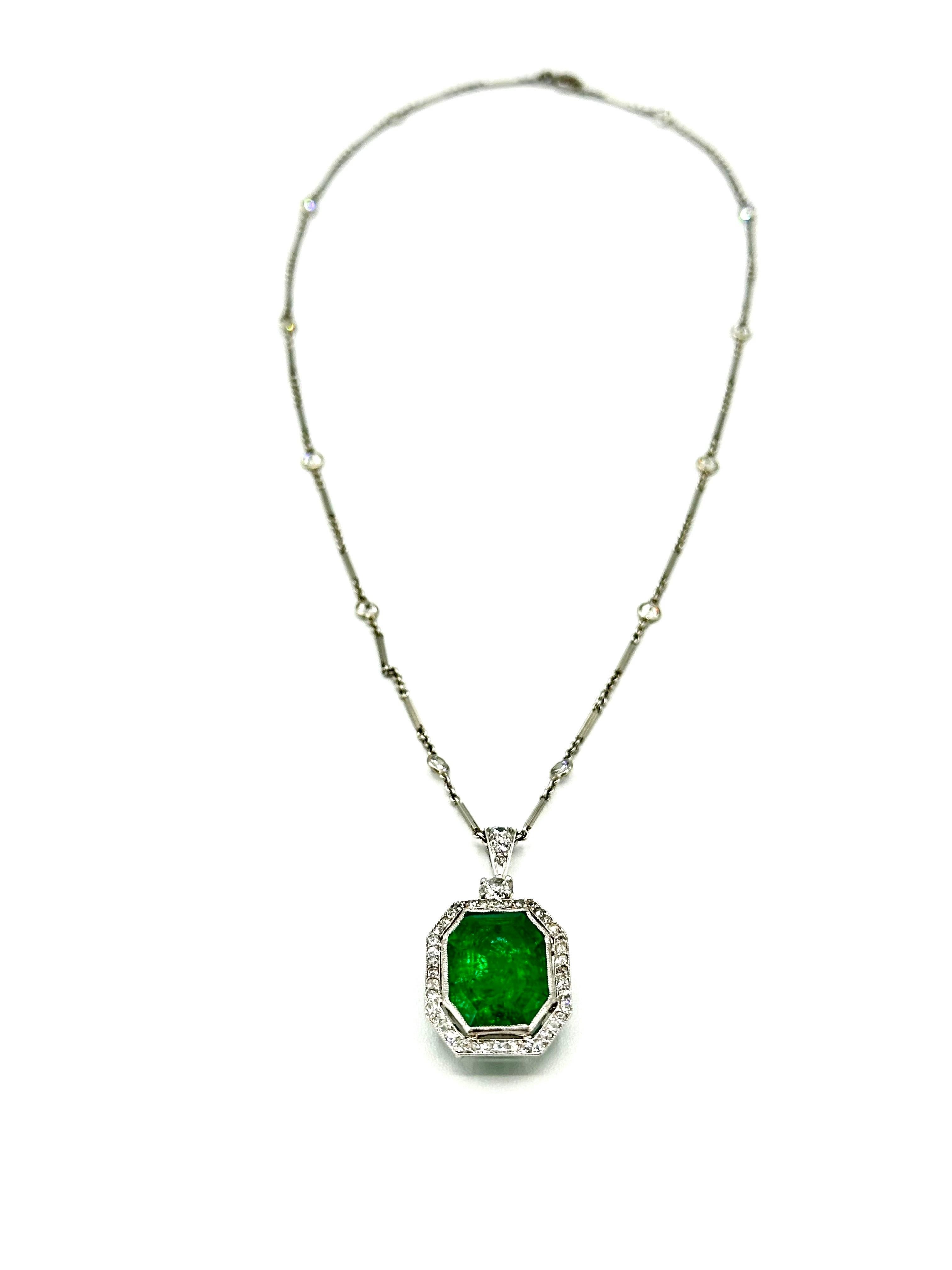Art Deco 7.75 Carat Natural Colombian Emerald and Diamond Pendant Necklace For Sale 2