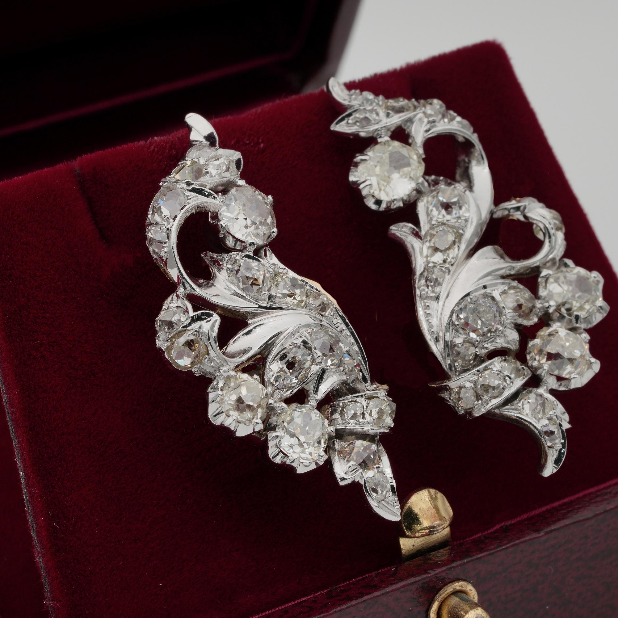 An impressive pair of late Art Deco Diamond spray lobe earrings, 1930 ca
Superb workmanship of the ear rendered of solid Platinum and 18 KT backs
Made for pierced ears with large clip on to fit the lobe
The stunning nature inspired  spray design is