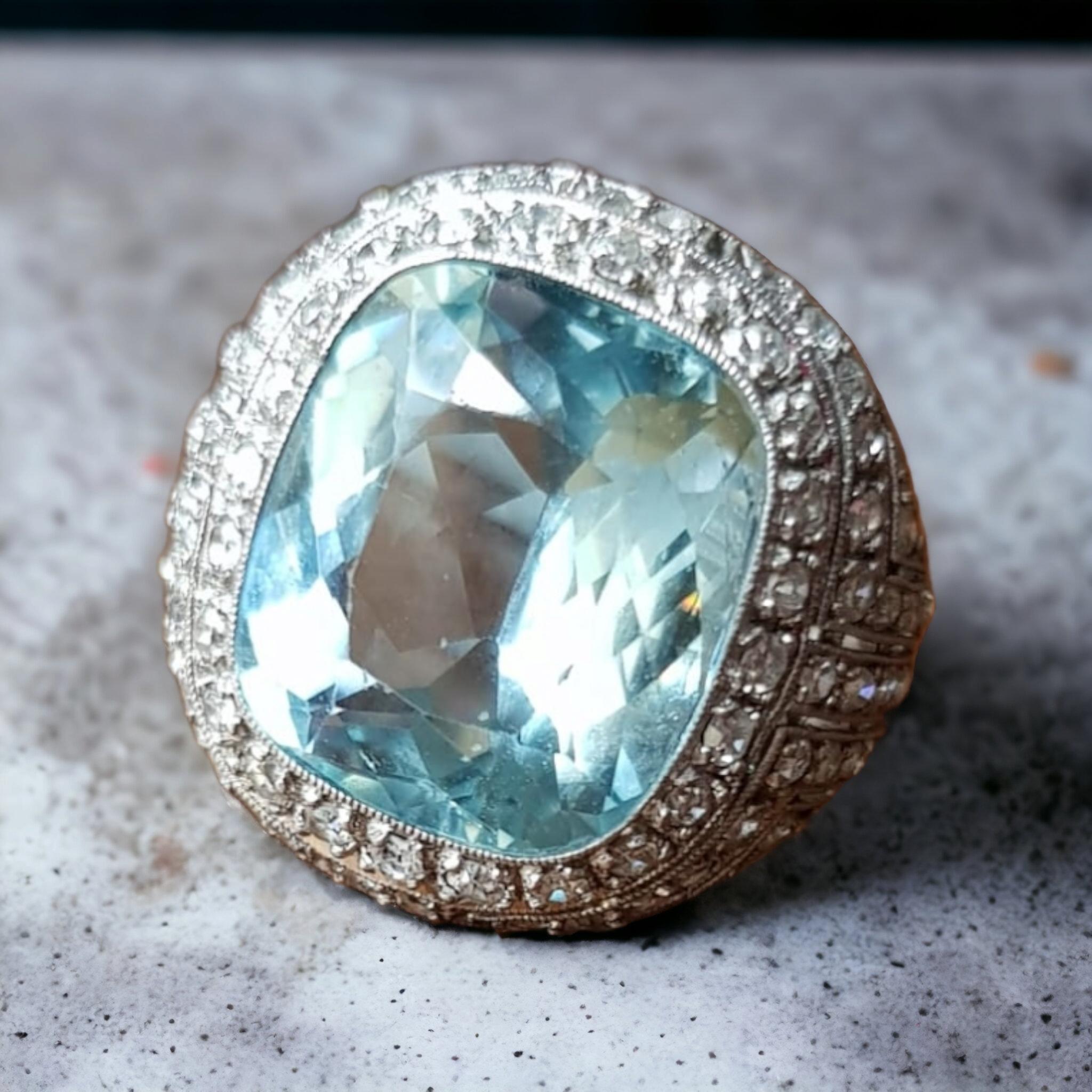 Art-Déco-Ring aus Platin mit 8 Karat Aquamarin und Diamant (Art déco)