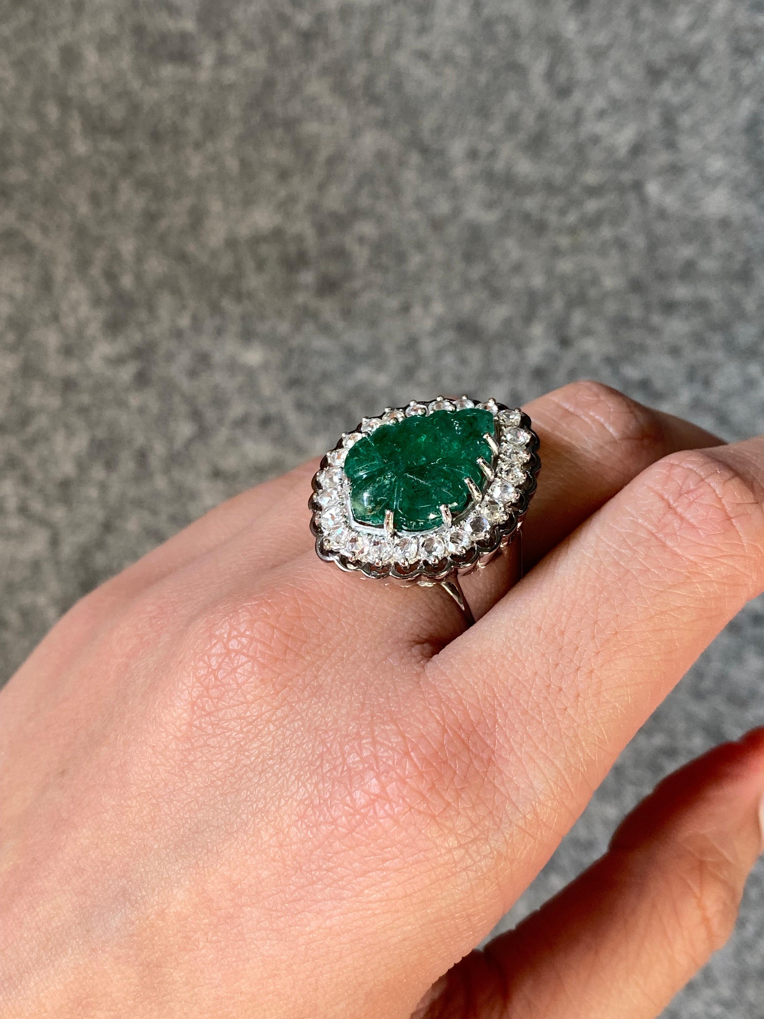 Art-Deco 8 Carat Carved Emerald and Diamond Cocktail Engagement Ring In New Condition For Sale In Bangkok, Thailand