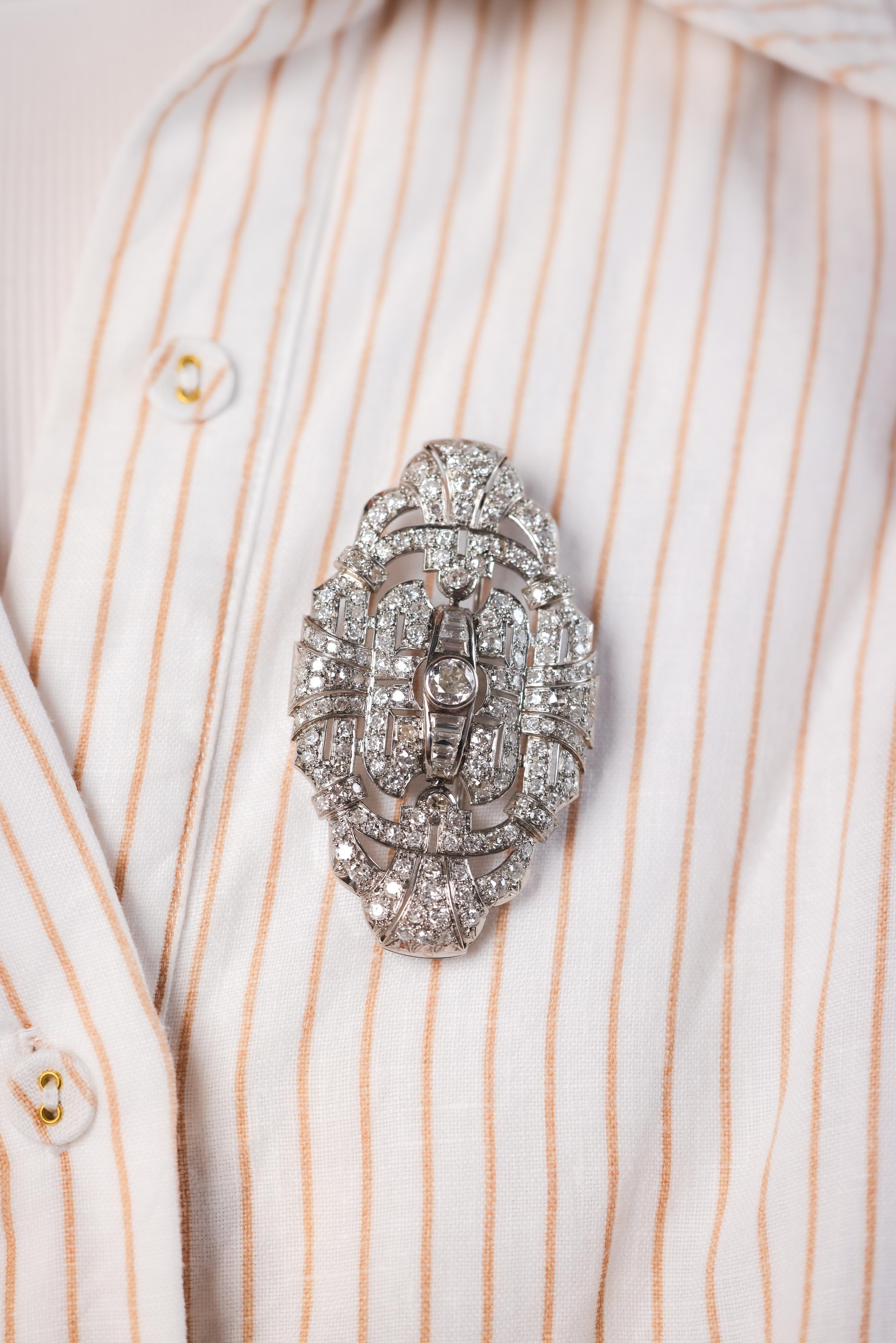Art Deco 8 Carat Total Weight Diamond Platinum Brooch In Excellent Condition For Sale In Beverly Hills, CA