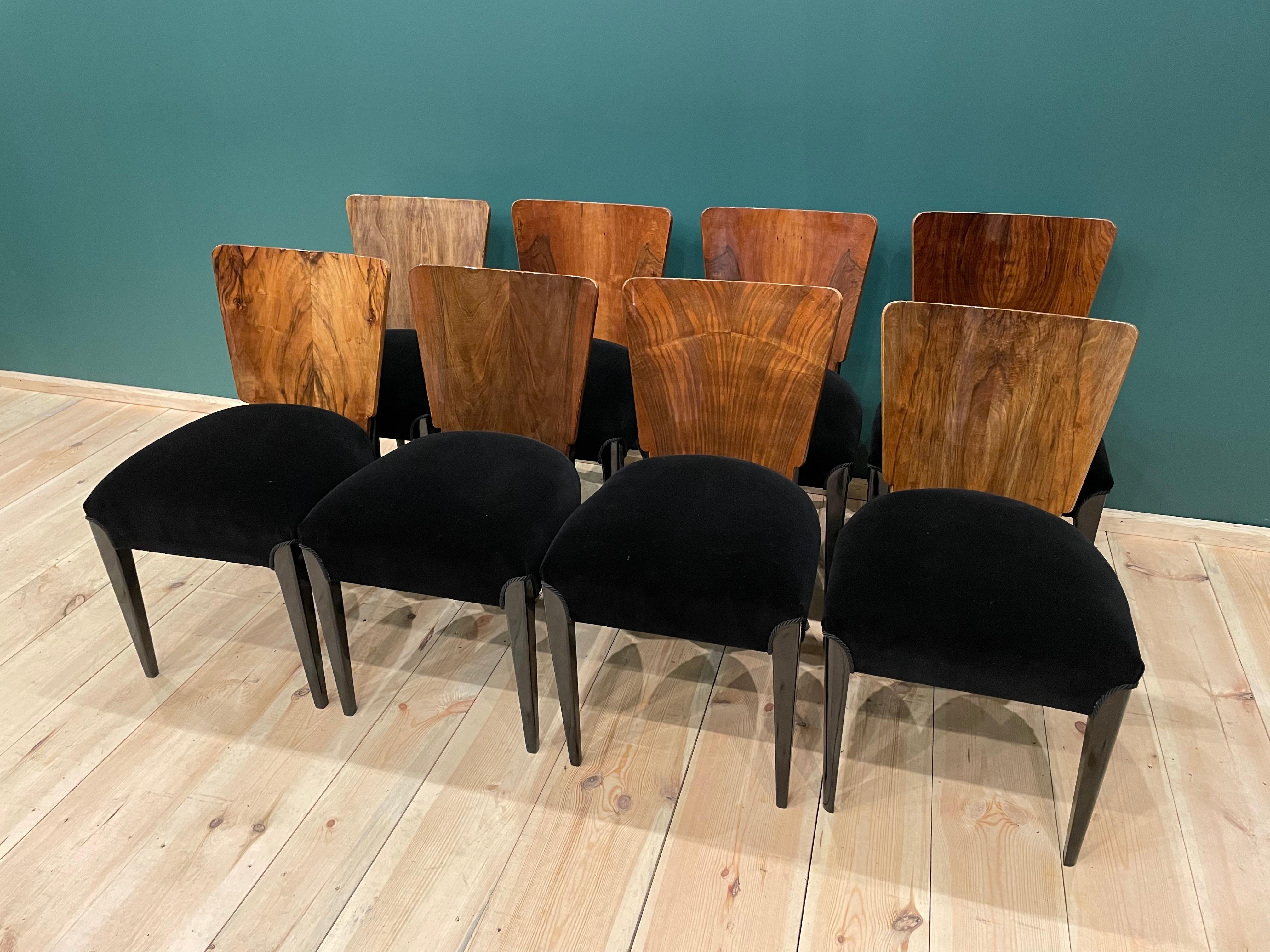 Art Déco 8 chaises par J. Halabala de 1940 nous présentons les chaises par J. Halabala des années 1940 un designer tchèque classé parmi les créateurs les plus remarquables de la période moderne. L'apogée de sa carrière se situe dans les années 1930