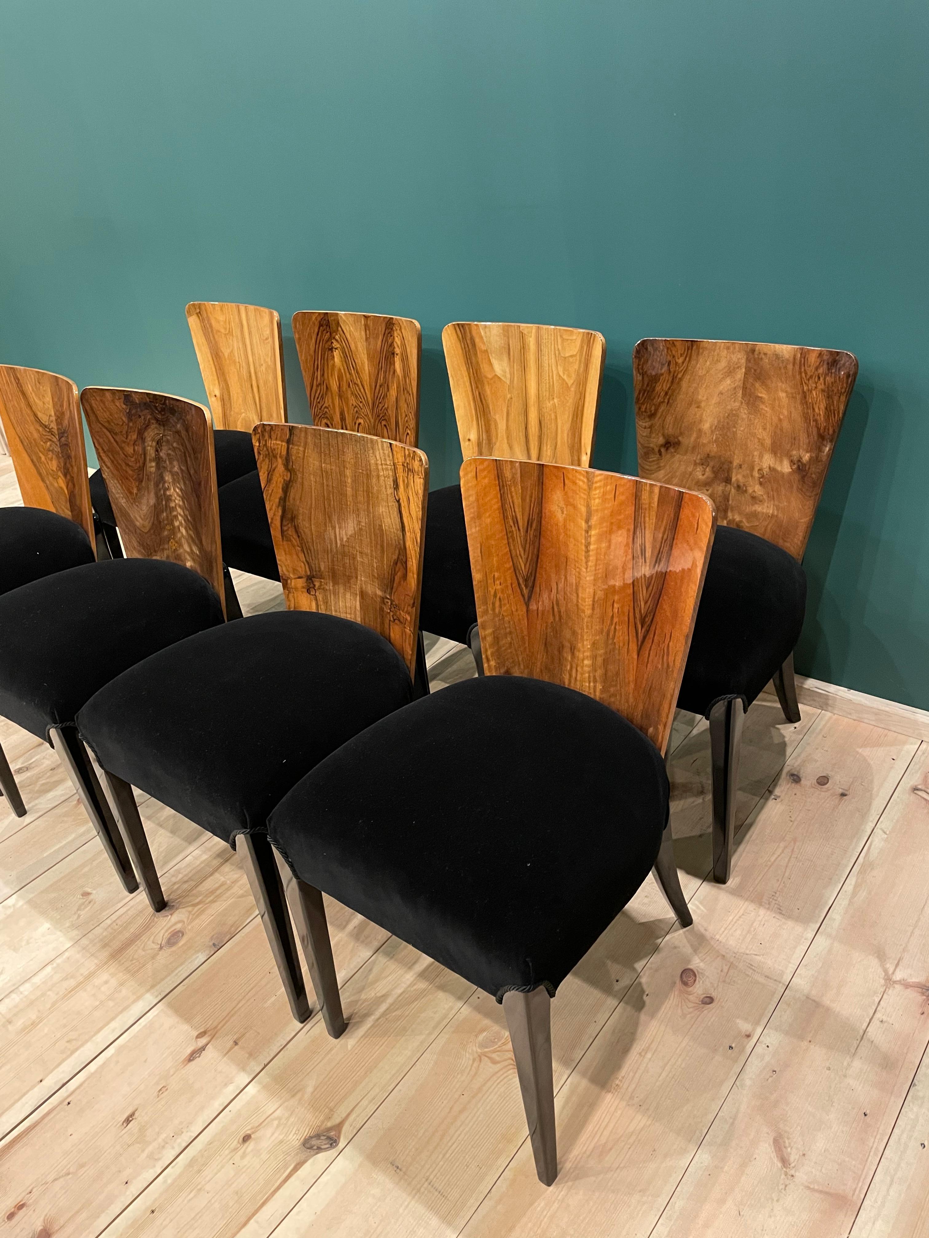 Art Deco 8 Stühle J. Halabala . (Mitte des 20. Jahrhunderts) im Angebot