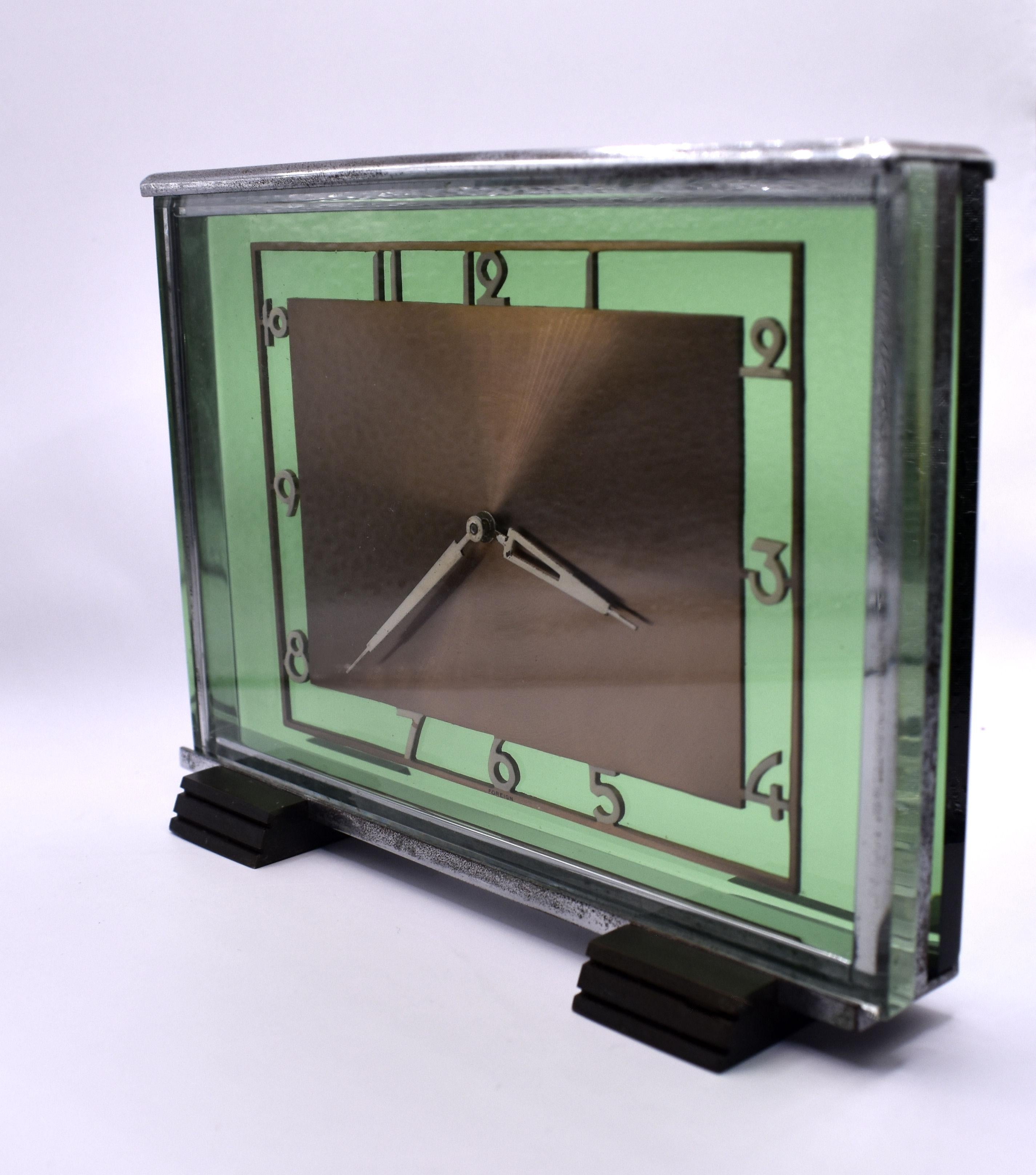 Still with it's original box is this Very impressive and rare 1930's Art Deco green and clear glass and chrome 8 day clock. Superb condition, just some mild corrosion to some areas of the chrome as you could expect from a period piece of 90 odd