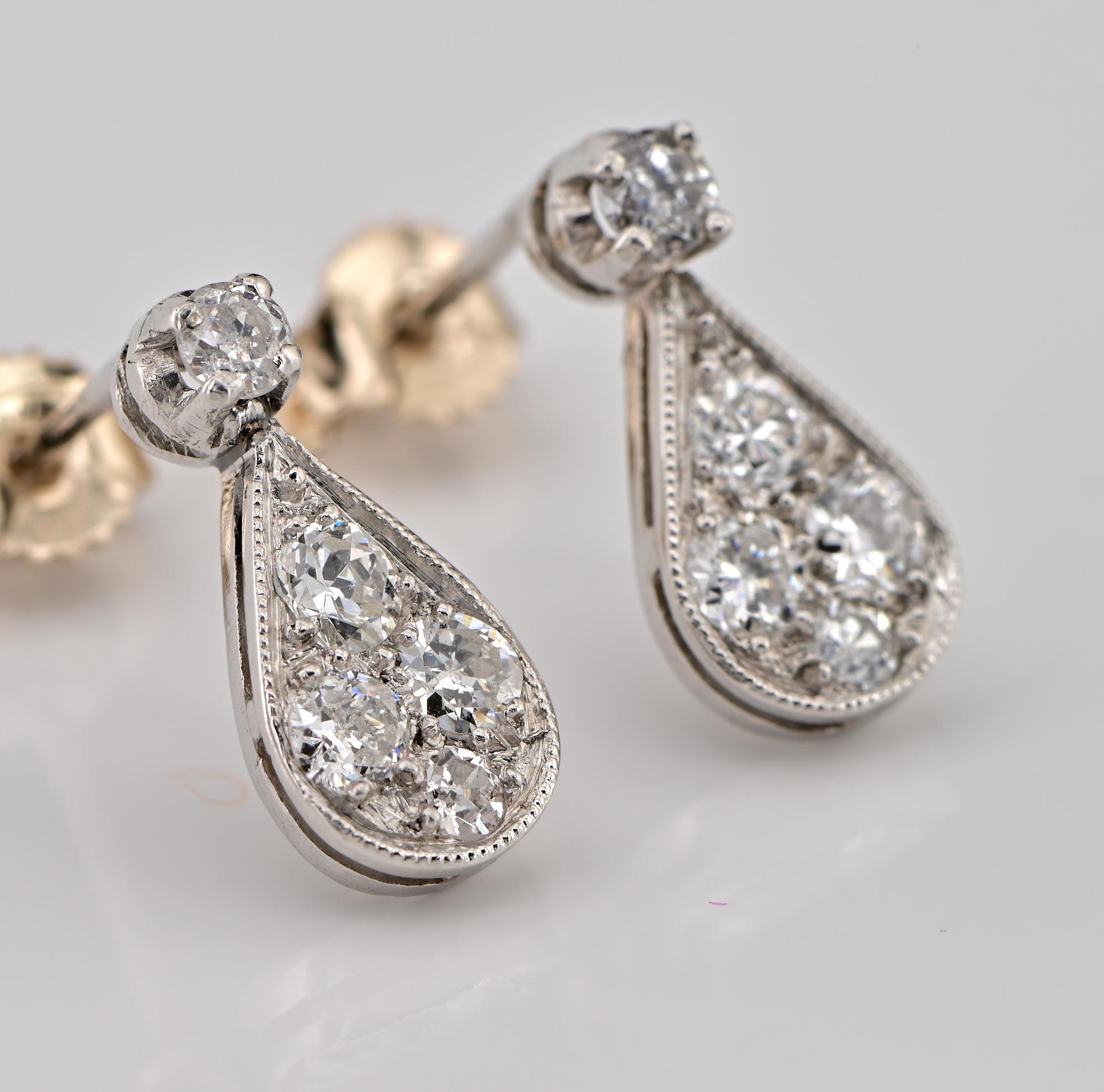 Orecchini in platino Art Deco con diamante da 0,80 carati a forma di goccia In condizioni buone in vendita a Napoli, IT
