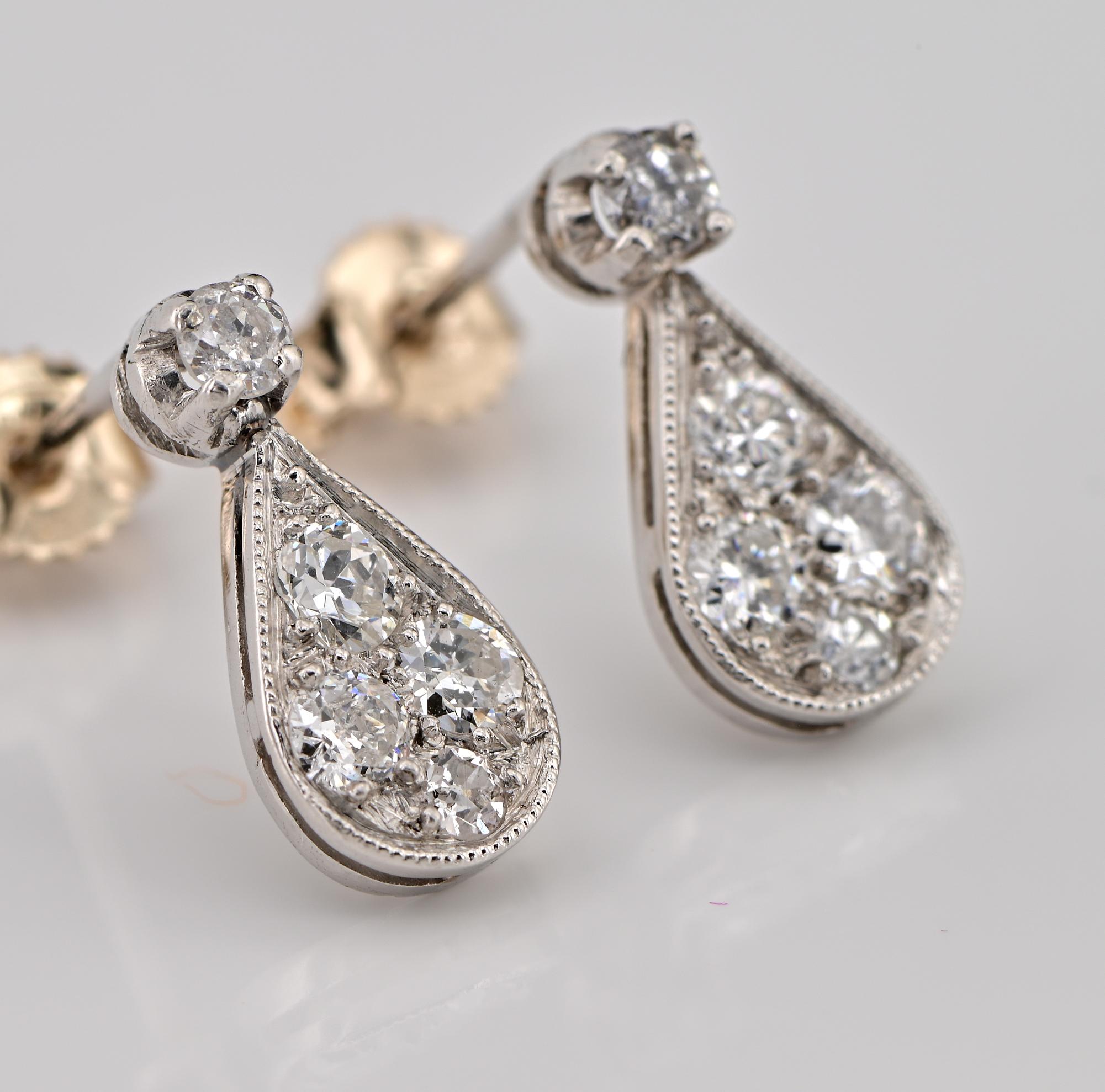 Boucles d'oreilles art déco en platine avec petite goutte de diamant de 0,80 ct Bon état - En vente à Napoli, IT