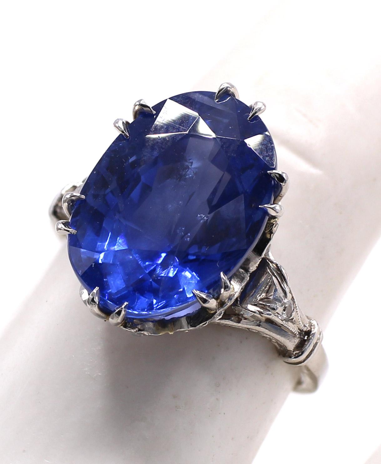 Art Decó Anillo de diamantes zafiro sin calor de Birmania de 8,19 quilates en Excelente estado para la venta en New York, NY