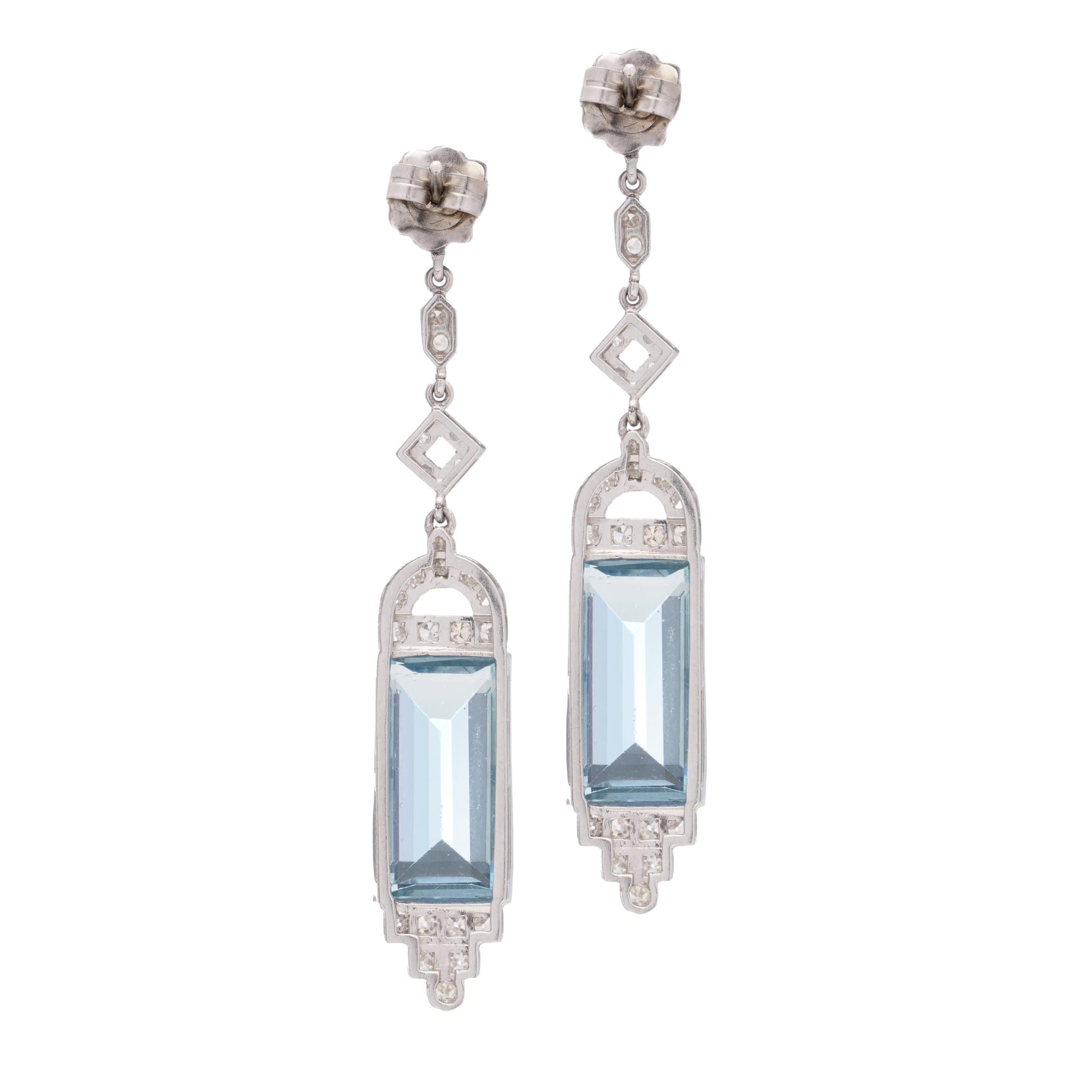 Women's Art Deco 850. Platinum pair of A dangle earrings with Aquamarines and Diamonds For Sale