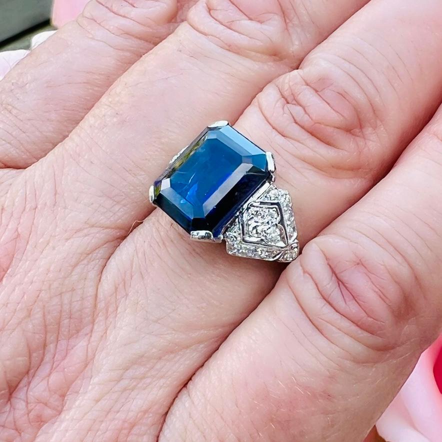 Art Deco Ring mit 8,66 Karat Saphir und Diamant (Smaragdschliff) im Angebot