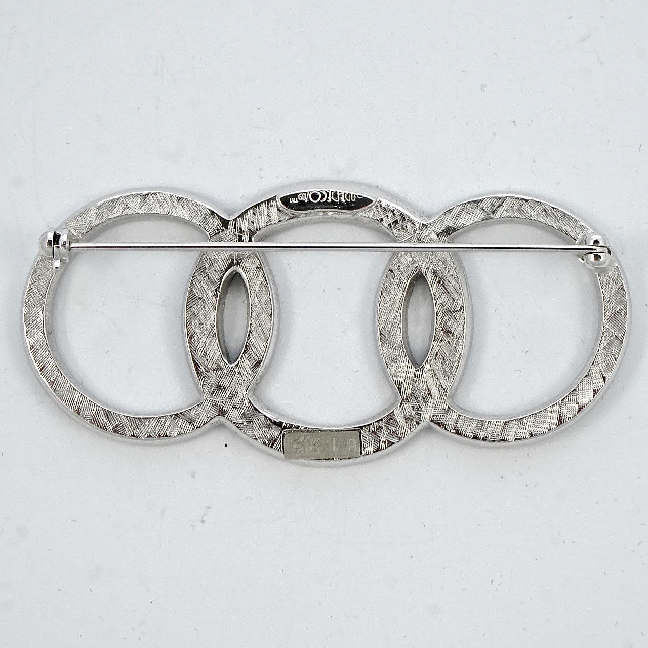 Art Deco 89 fabulous classic silver tone brooch, featuring three intertwined circles embellished with black and clear rhinestones, serial number B125. Measuring length 7.4cm / 2.9 inches by width 3.5cm / 1.37 inch. The brooch is in very good