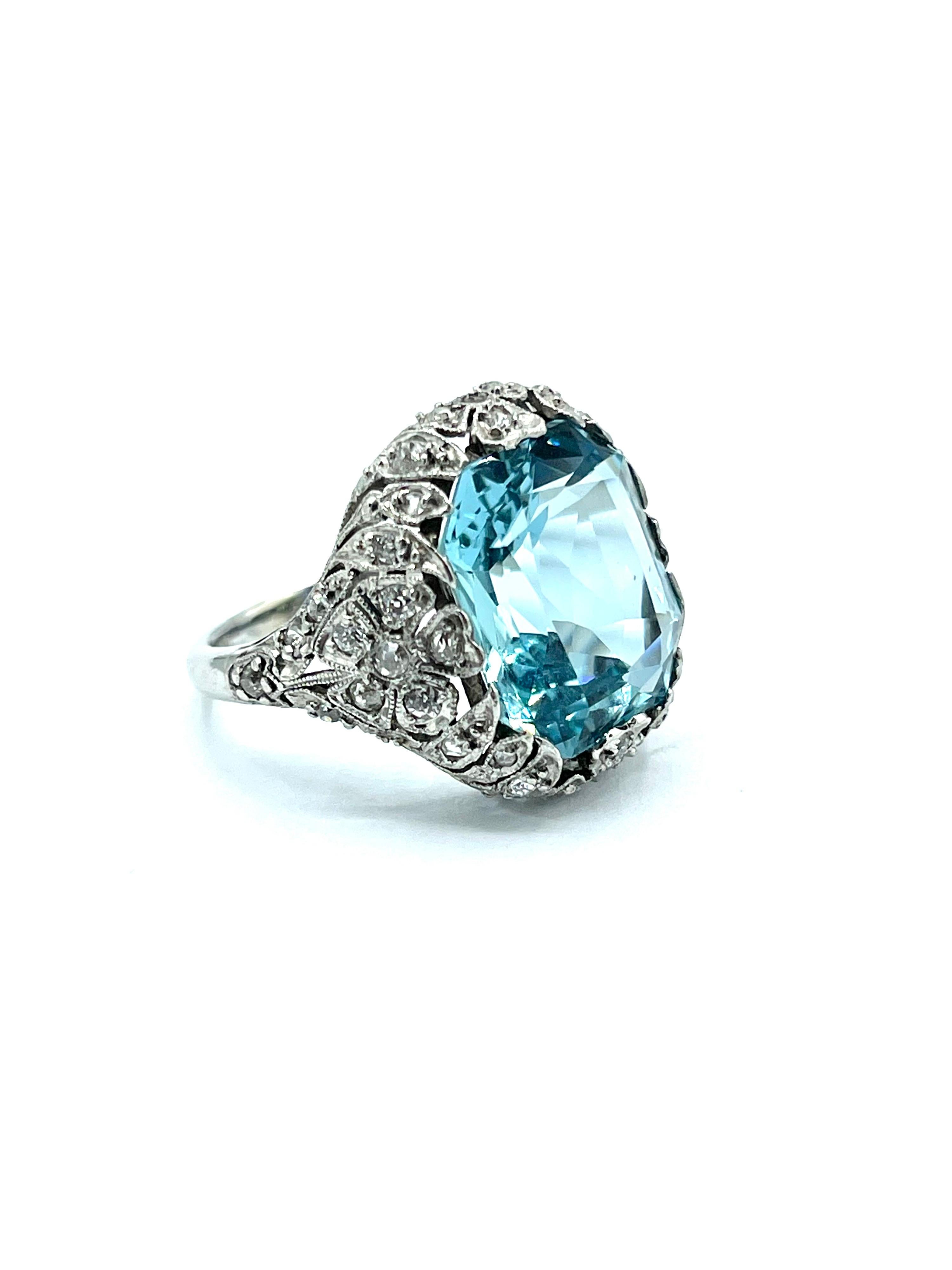 Edwardian Art Deco 8.95 Carat Cushion Shaped Aquamarine and Diamond Platinum Cocktail Ring For Sale