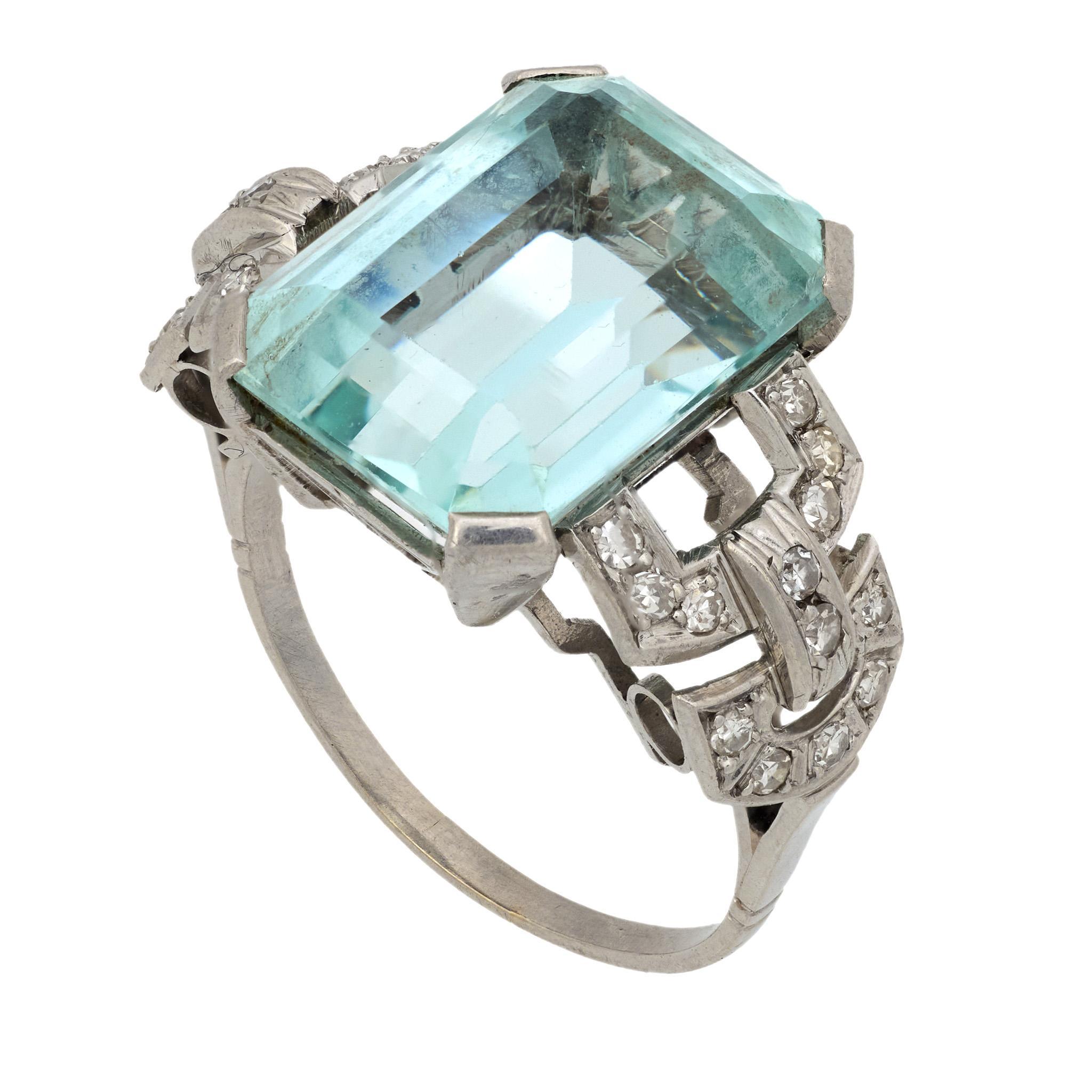 Art Deco 9 carat aquamarine diamond platinum ring For Sale