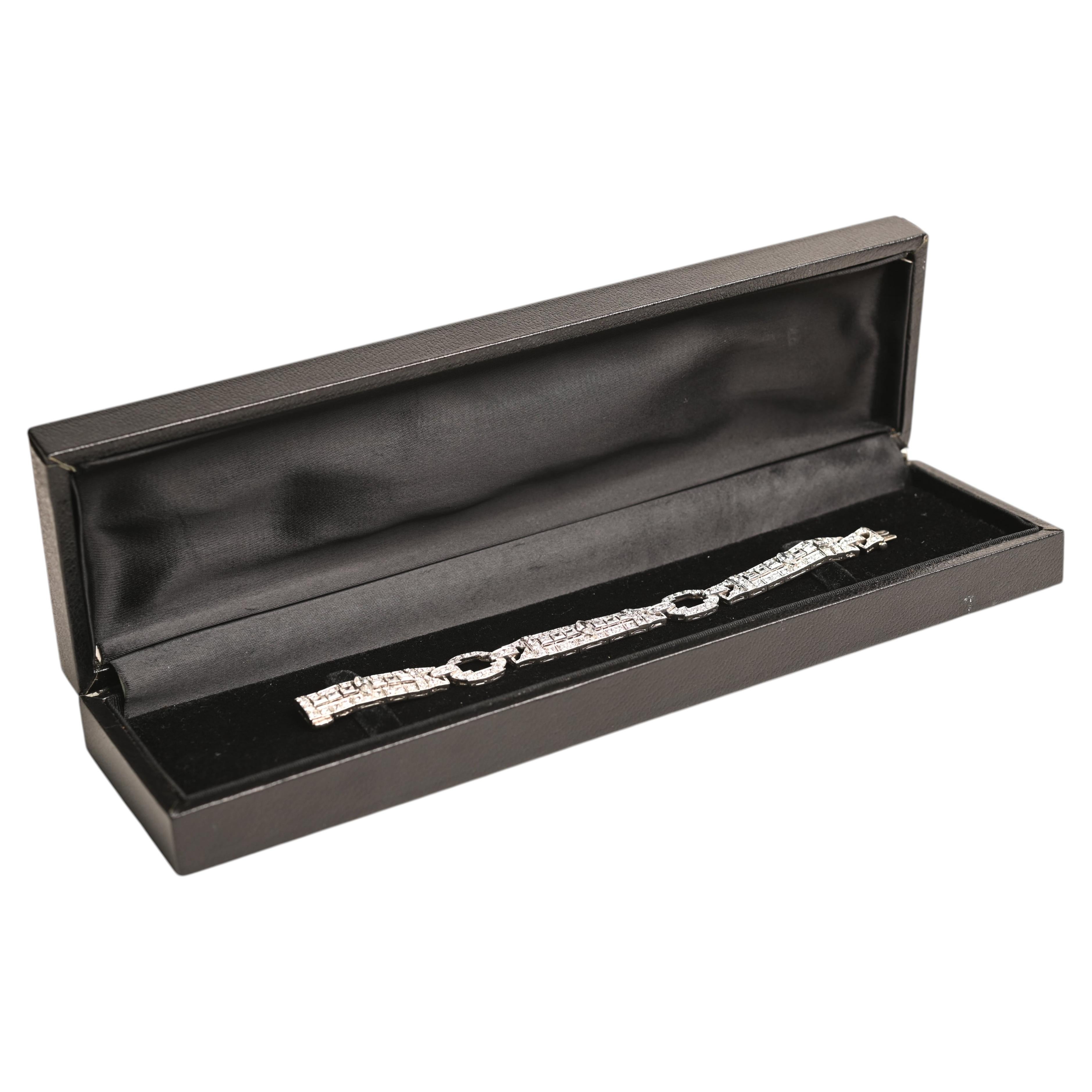 Art-Déco-Armband mit Diamanten, 9 Karat. Armband aus Platin mit runden Baguette-Schliff-Steinen im Marquise-Schliff im Angebot