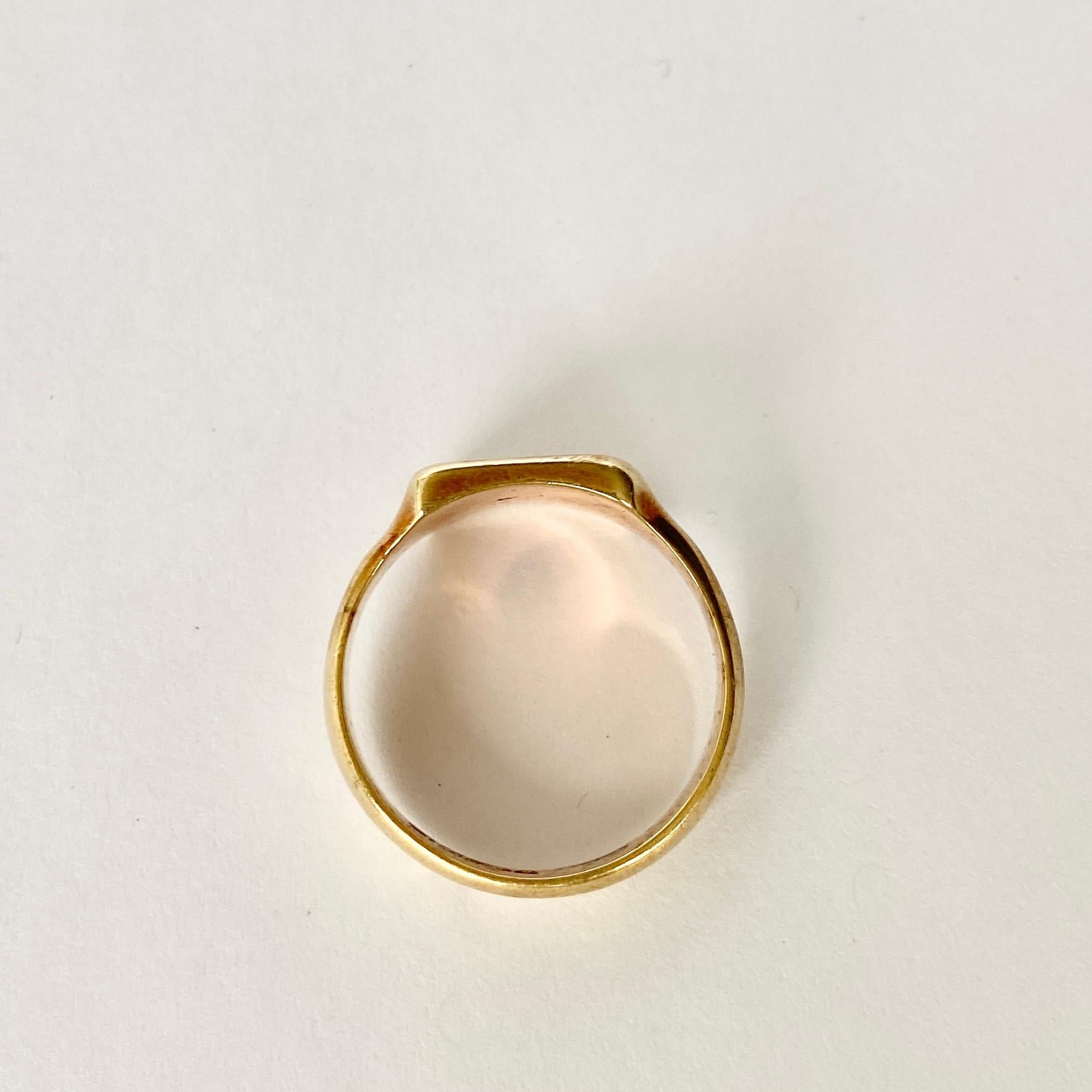 This sweet signet is modelled in 9ct gold and has a face with the initials 'D.H' engraved into it. Fully hallmarked Birmingham 1929.

Ring Size: S 1/2 or 9 1/4 
Face Dimensions: 10x11mm 

Weight: 6.1g
