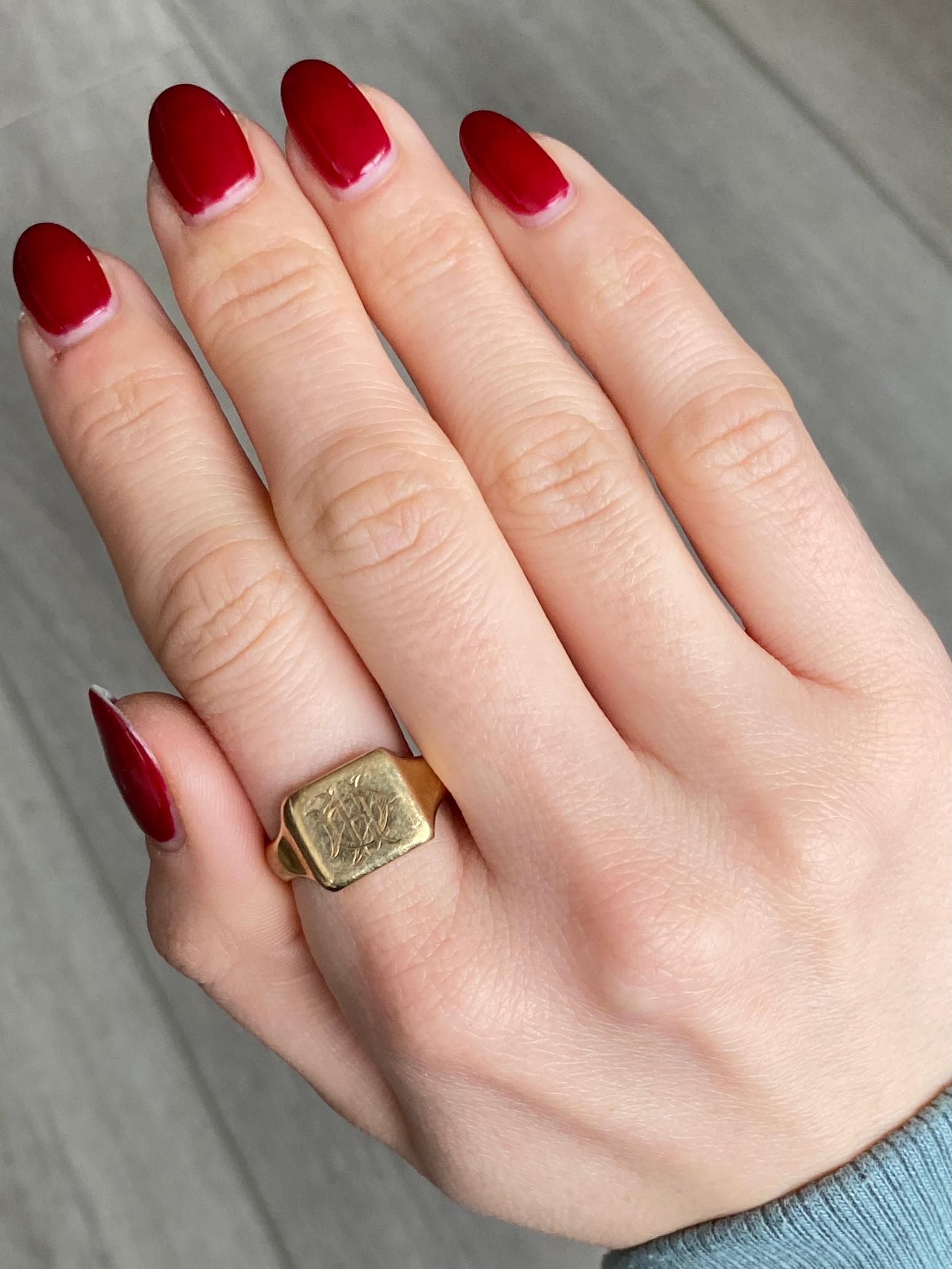 Women's or Men's Art Deco 9 Carat Gold Signet Ring