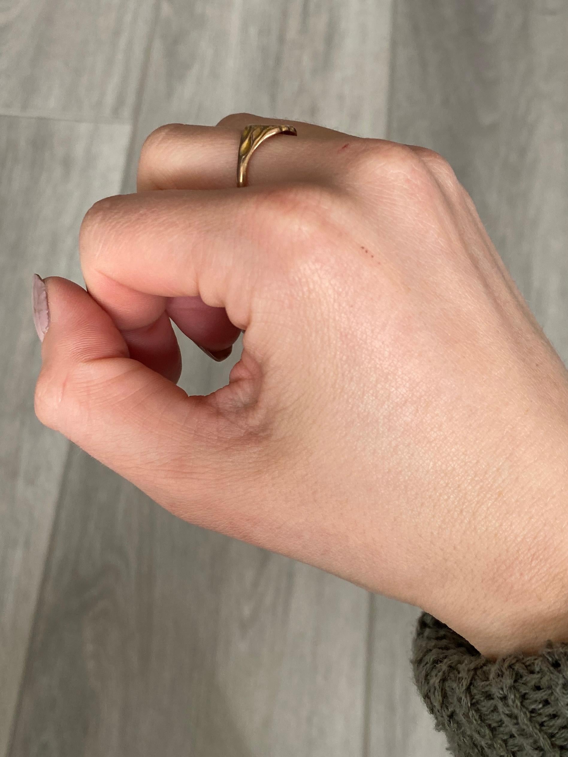 Art Deco 9 Carat Gold Signet Ring In Good Condition In Chipping Campden, GB