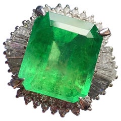 Art Deco 9 CT Certified Natural Emerald and Diamond Engagement Ring in 18K Gold