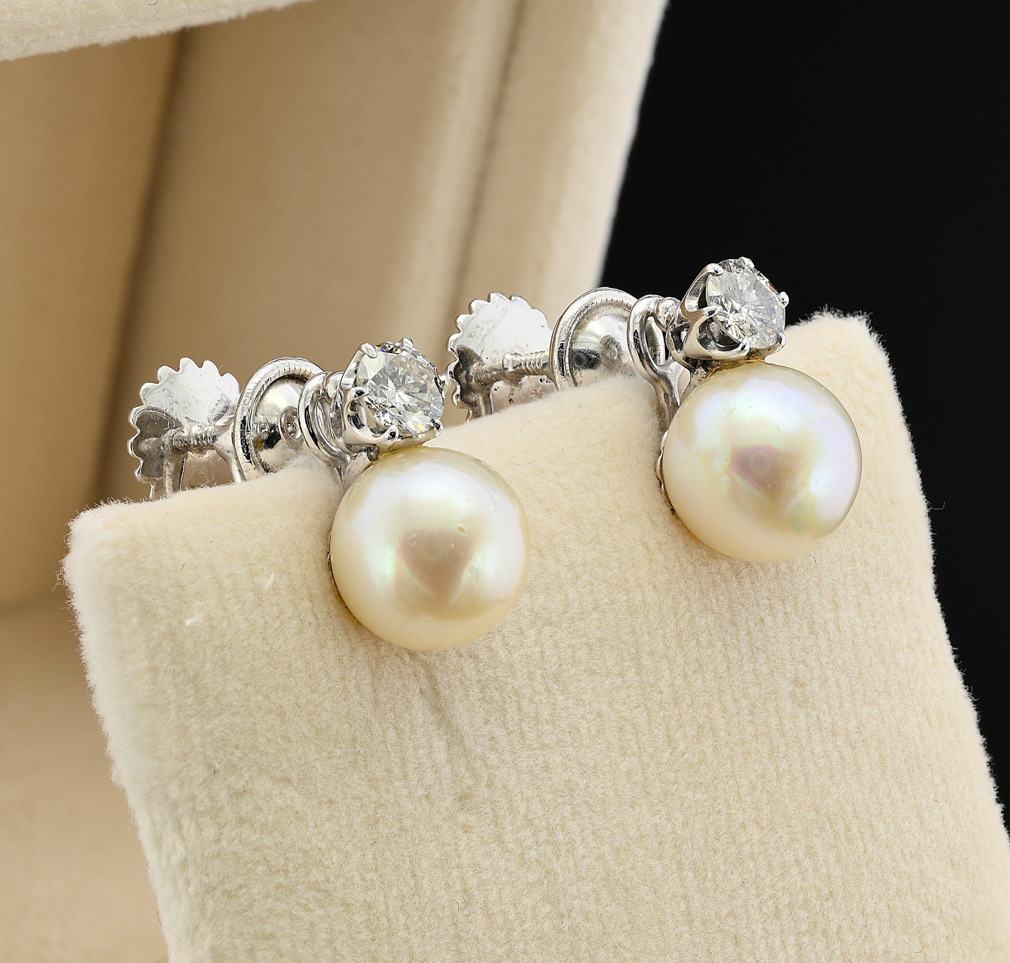 Art Deco 9 mm. Pearl  .65 Ct Brilliant Cut Diamond 18 KT Screw Earrings In Good Condition For Sale In Napoli, IT