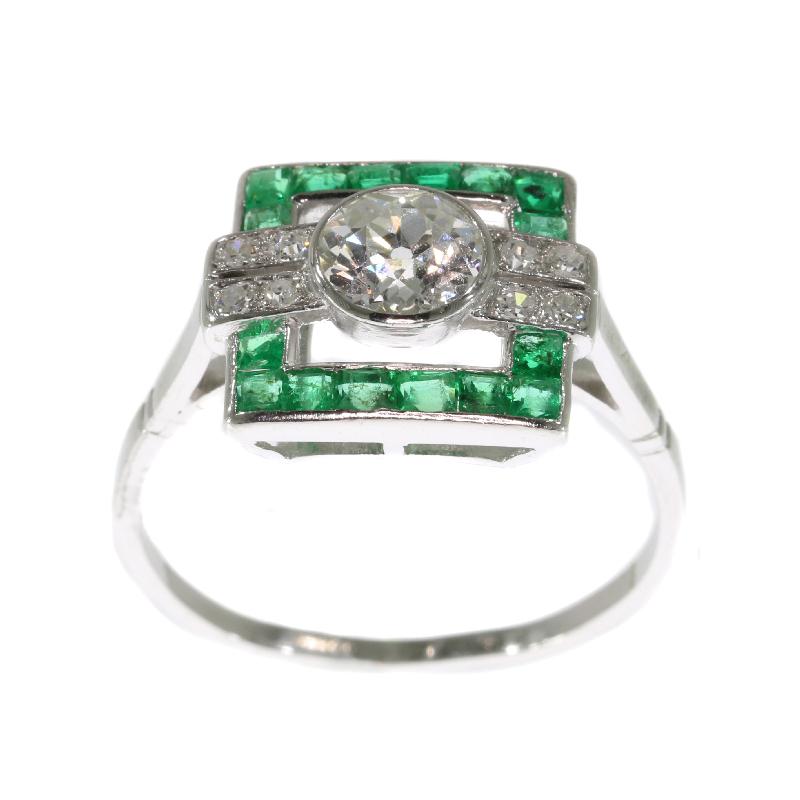 Art Deco .91 Carat Diamond and Emerald Platinum Square Geometric Ring, 1920s In Good Condition For Sale In Antwerp, BE