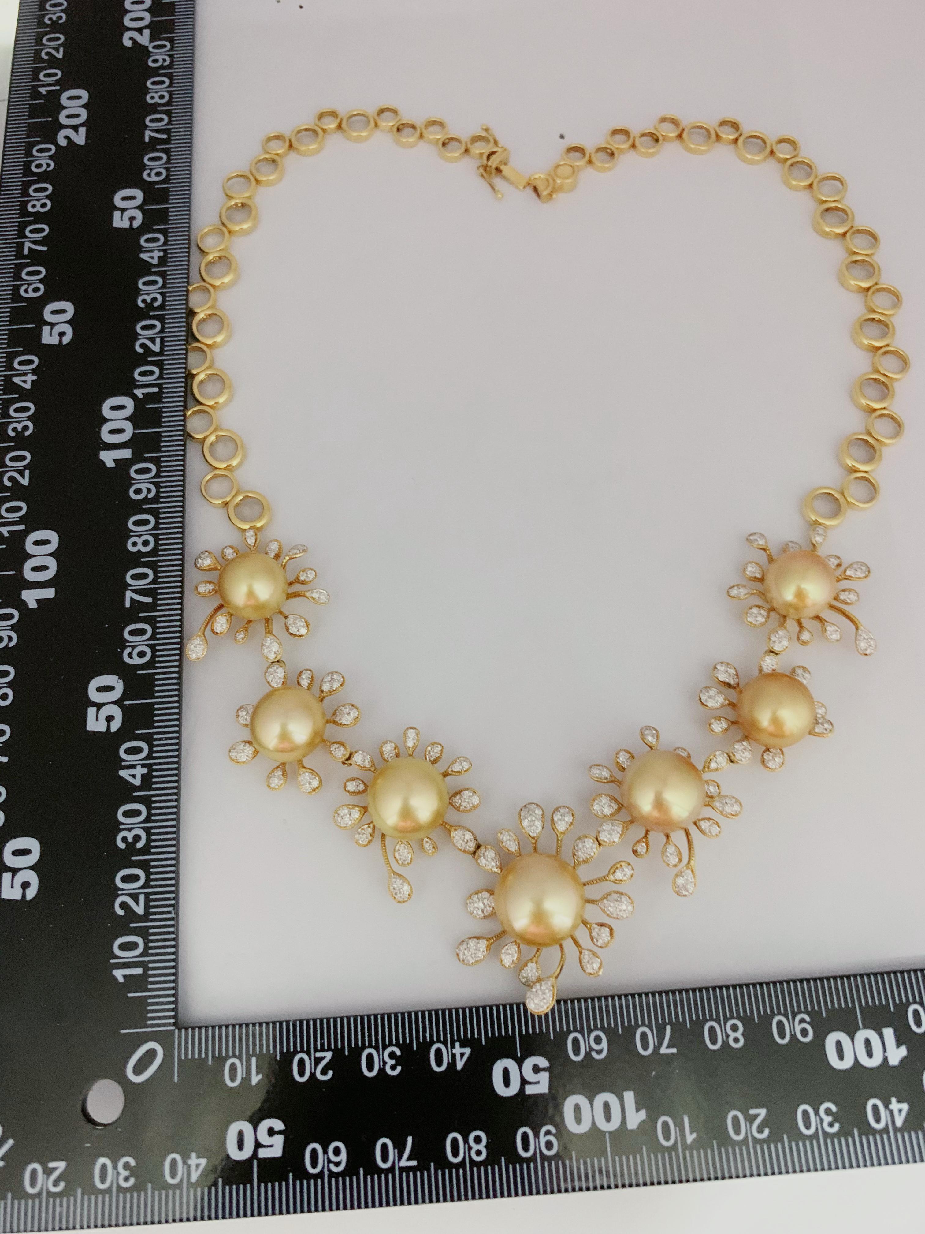 Collier Art déco en or jaune 18 carats, perles des mers du Sud dorées de 12-13 mm et diamants Pour femmes en vente