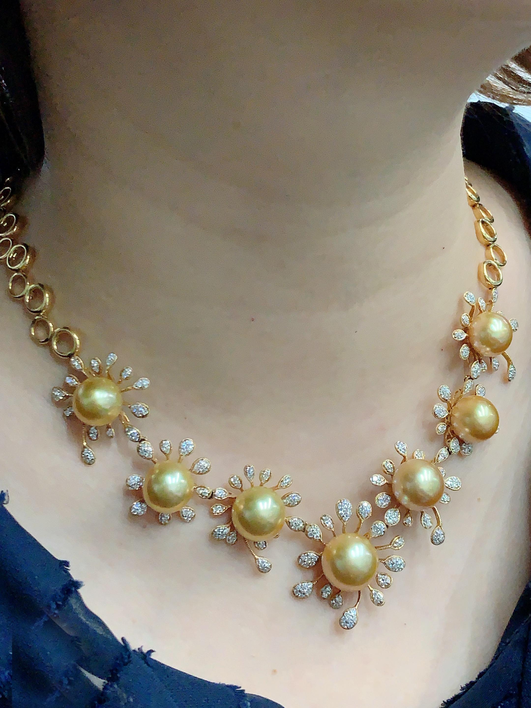 Collier Art déco en or jaune 18 carats, perles des mers du Sud dorées de 12-13 mm et diamants en vente 1